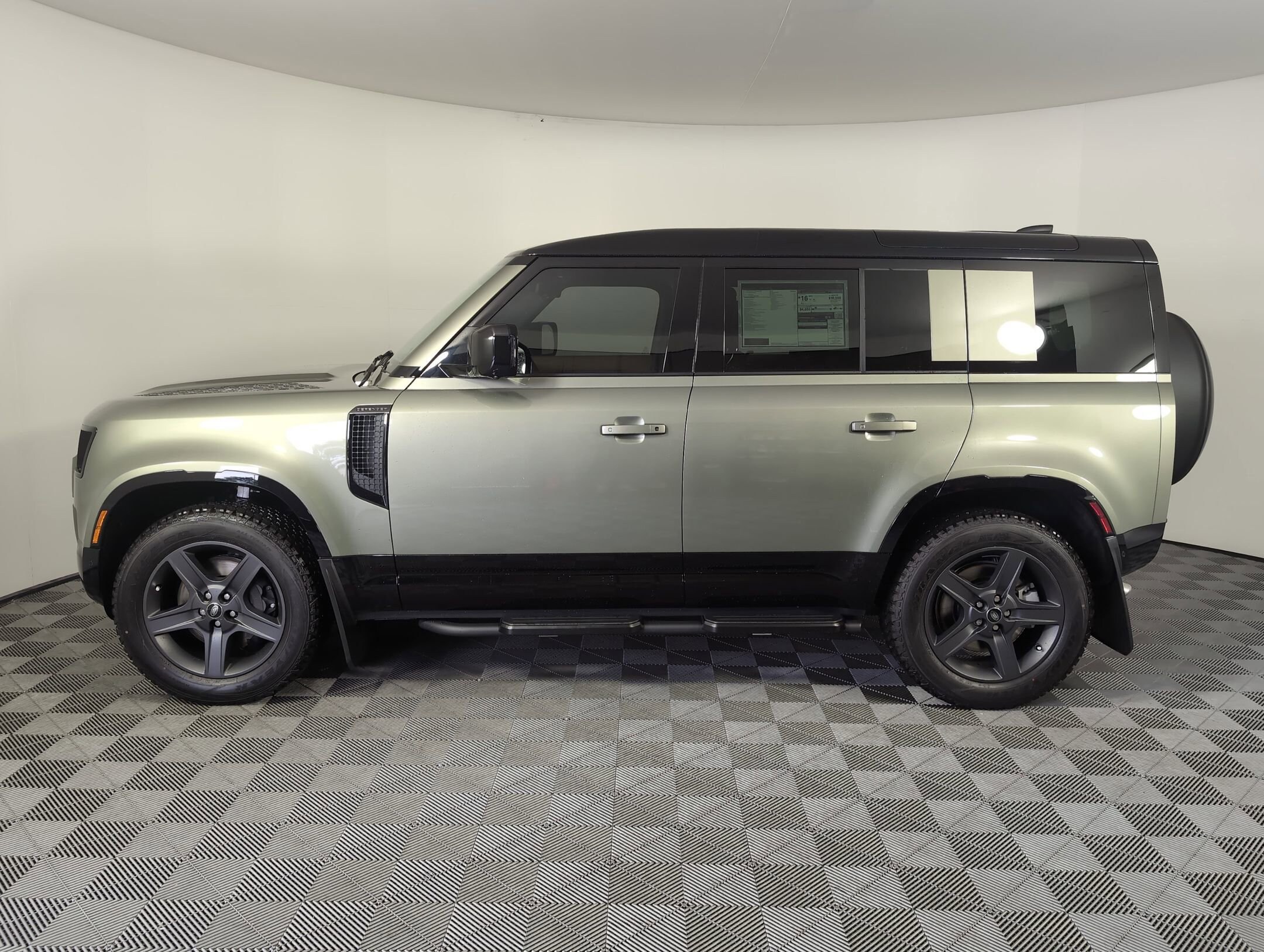 2025 Land Rover Defender 110 X-Dynamic SE photo 2