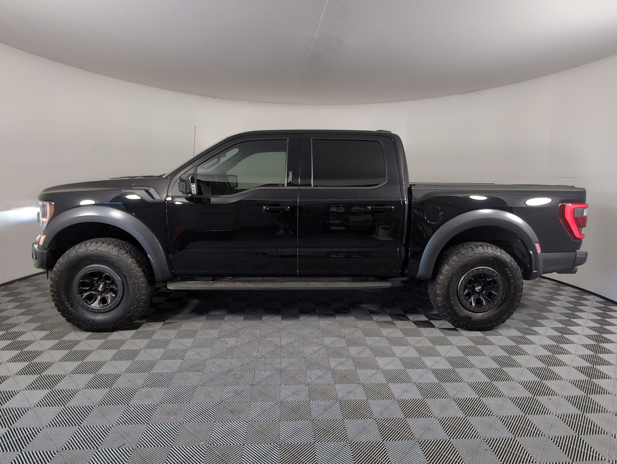 2023 Ford F-150 Raptor photo 2