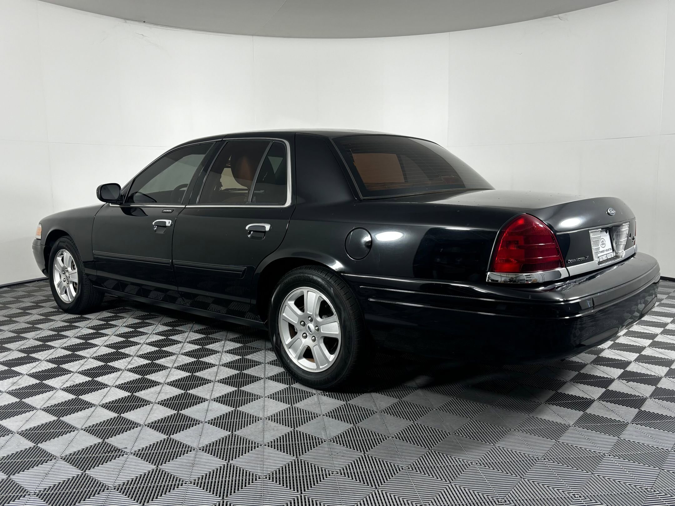 2011 Ford Crown Victoria LX photo 3