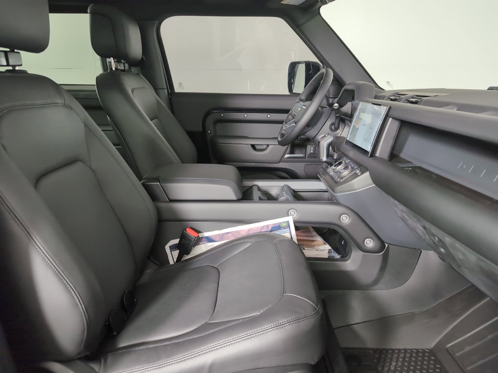 2025 Land Rover Defender 90 X-Dynamic SE photo 3