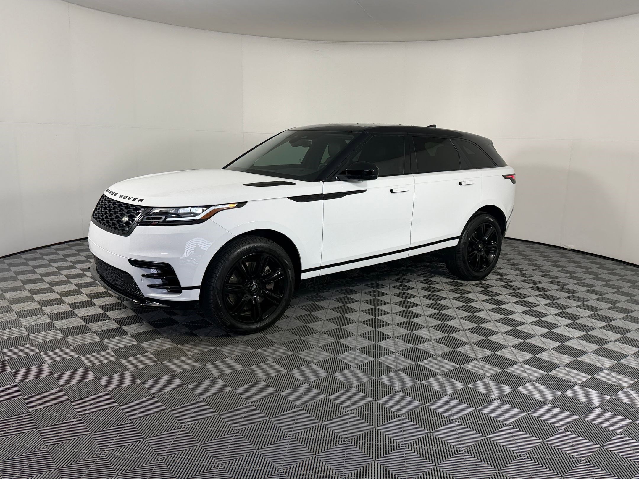 2023 Land Rover Range Rover Velar R-Dynamic S's photo