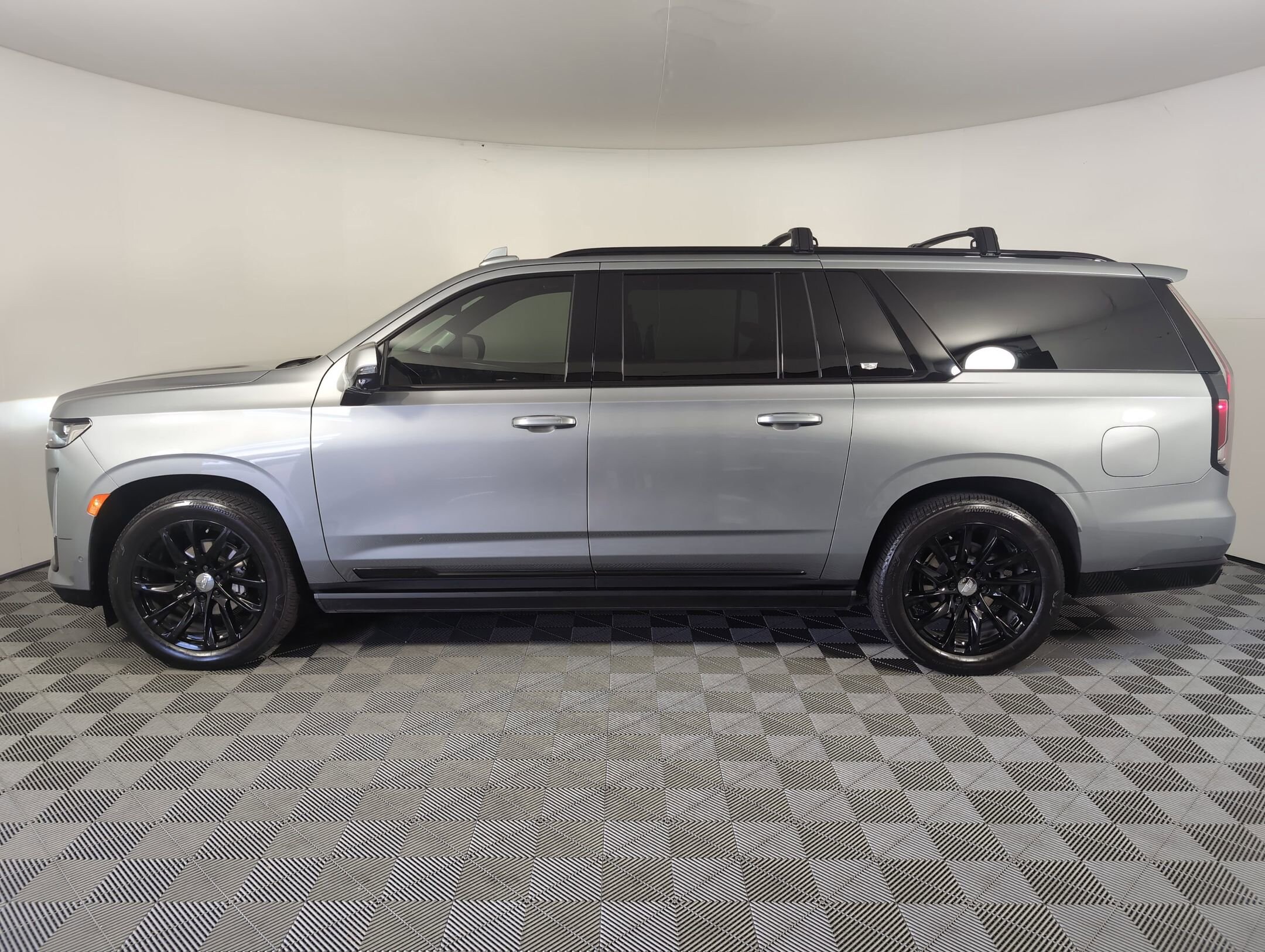 2023 Cadillac Escalade ESV Sport Platinum photo 2