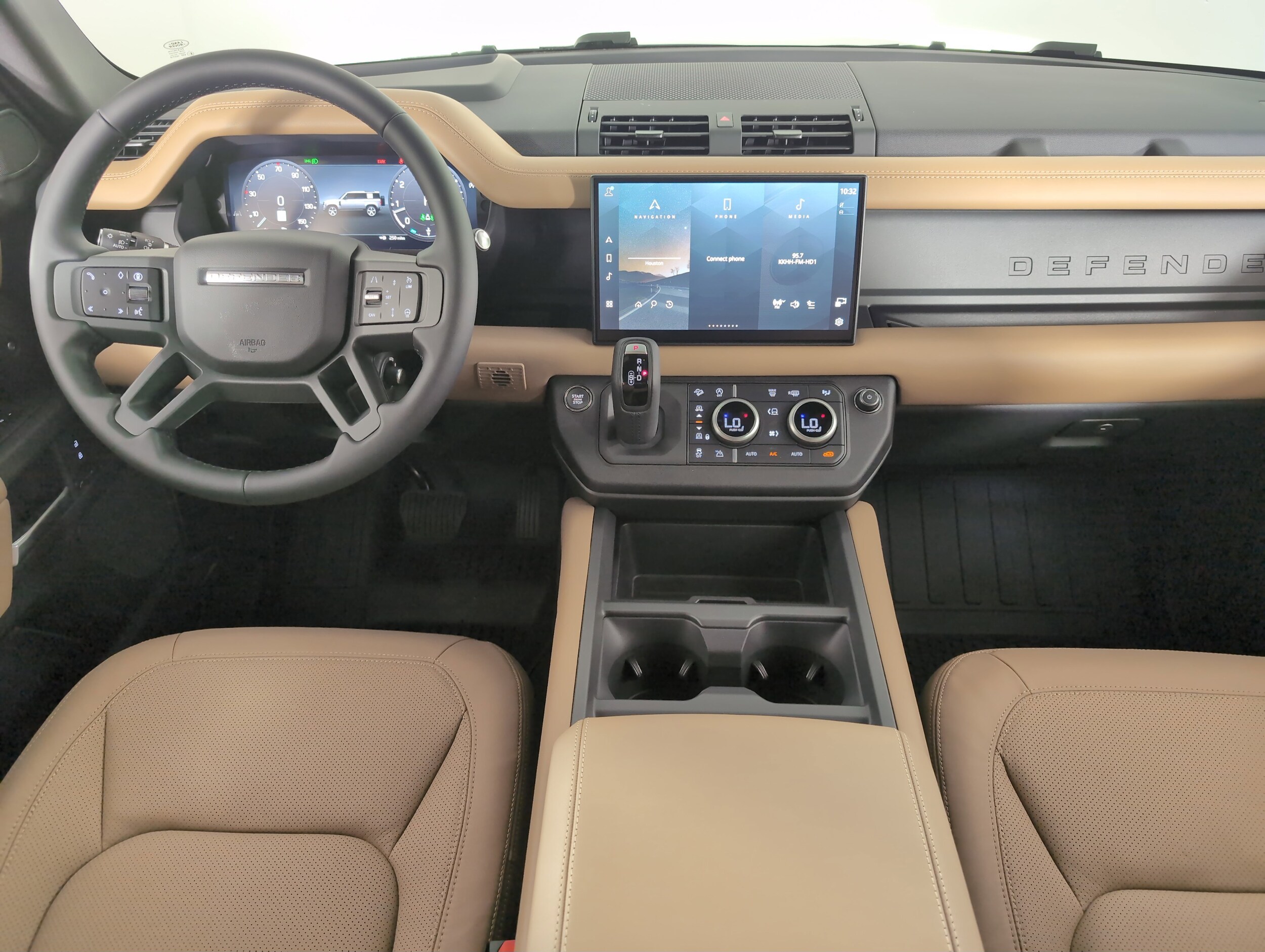 2025 Land Rover Defender S photo 4