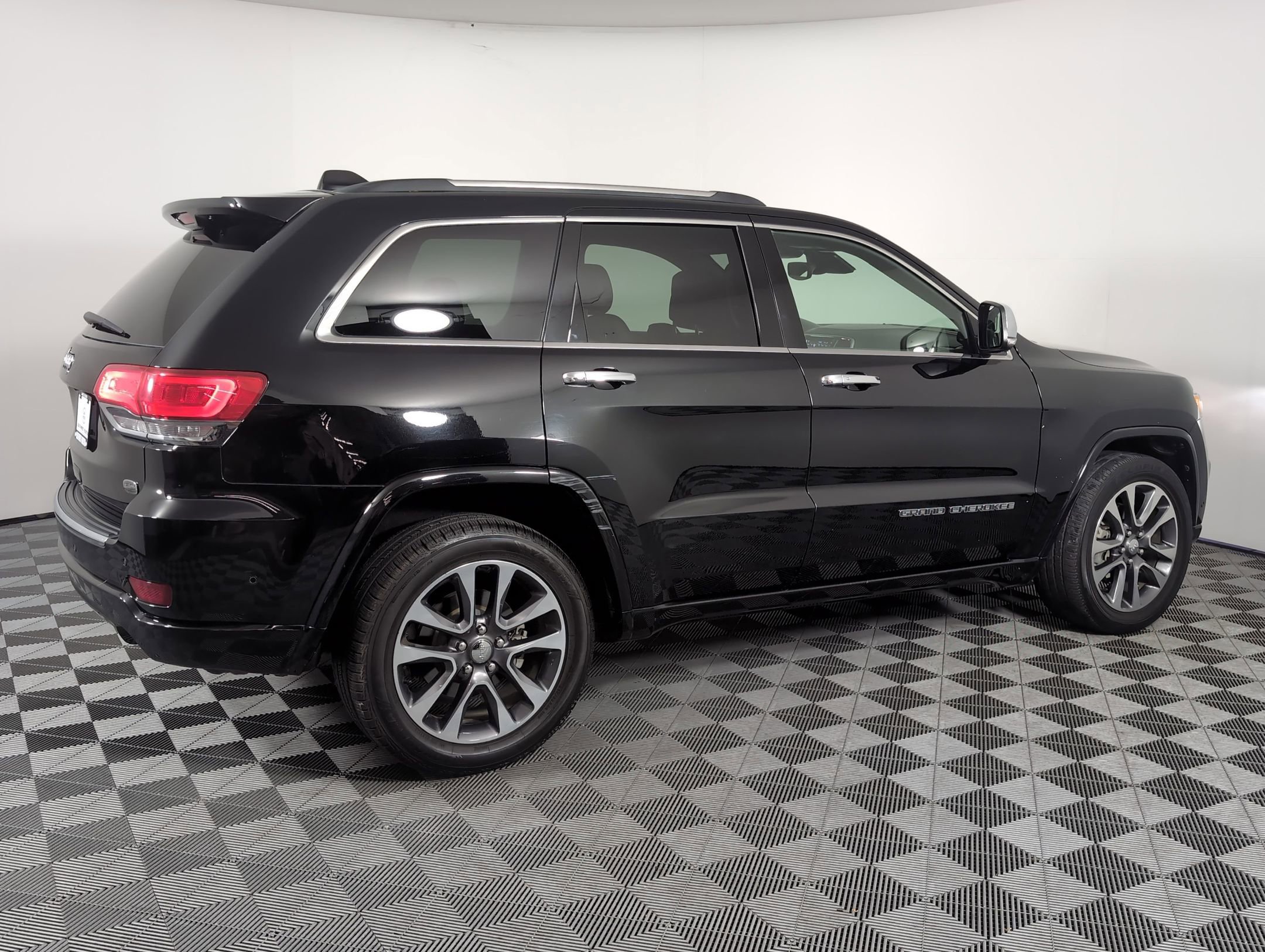 2018 Jeep Grand Cherokee Overland photo 4