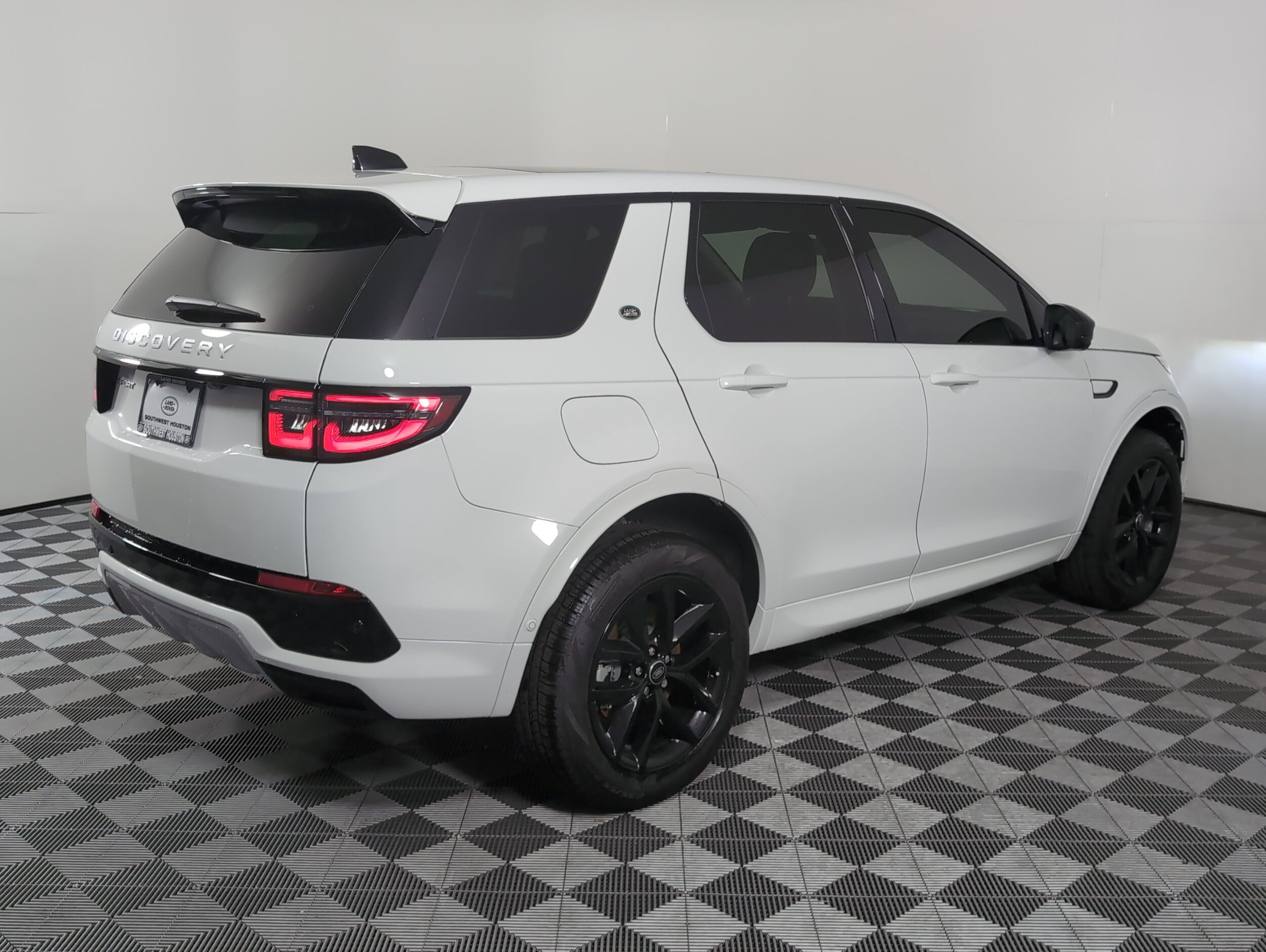 2025 Land Rover Discovery Sport S photo 2