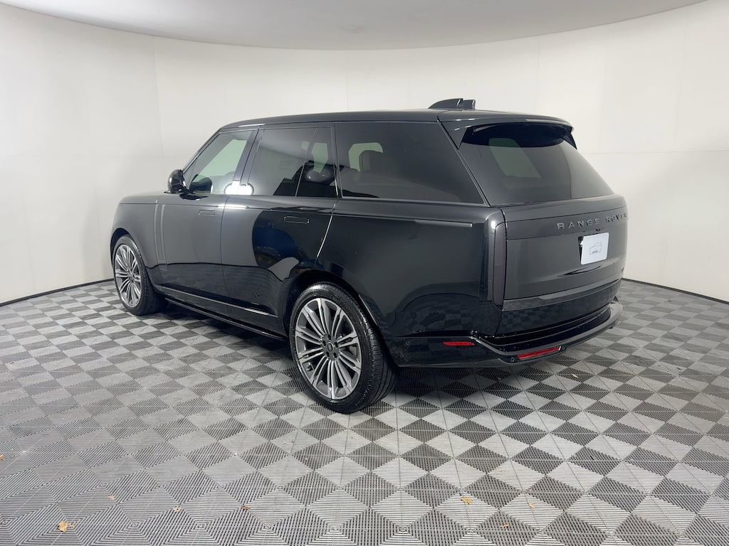 New 2025 Land Rover Range Rover P400 SE SUV