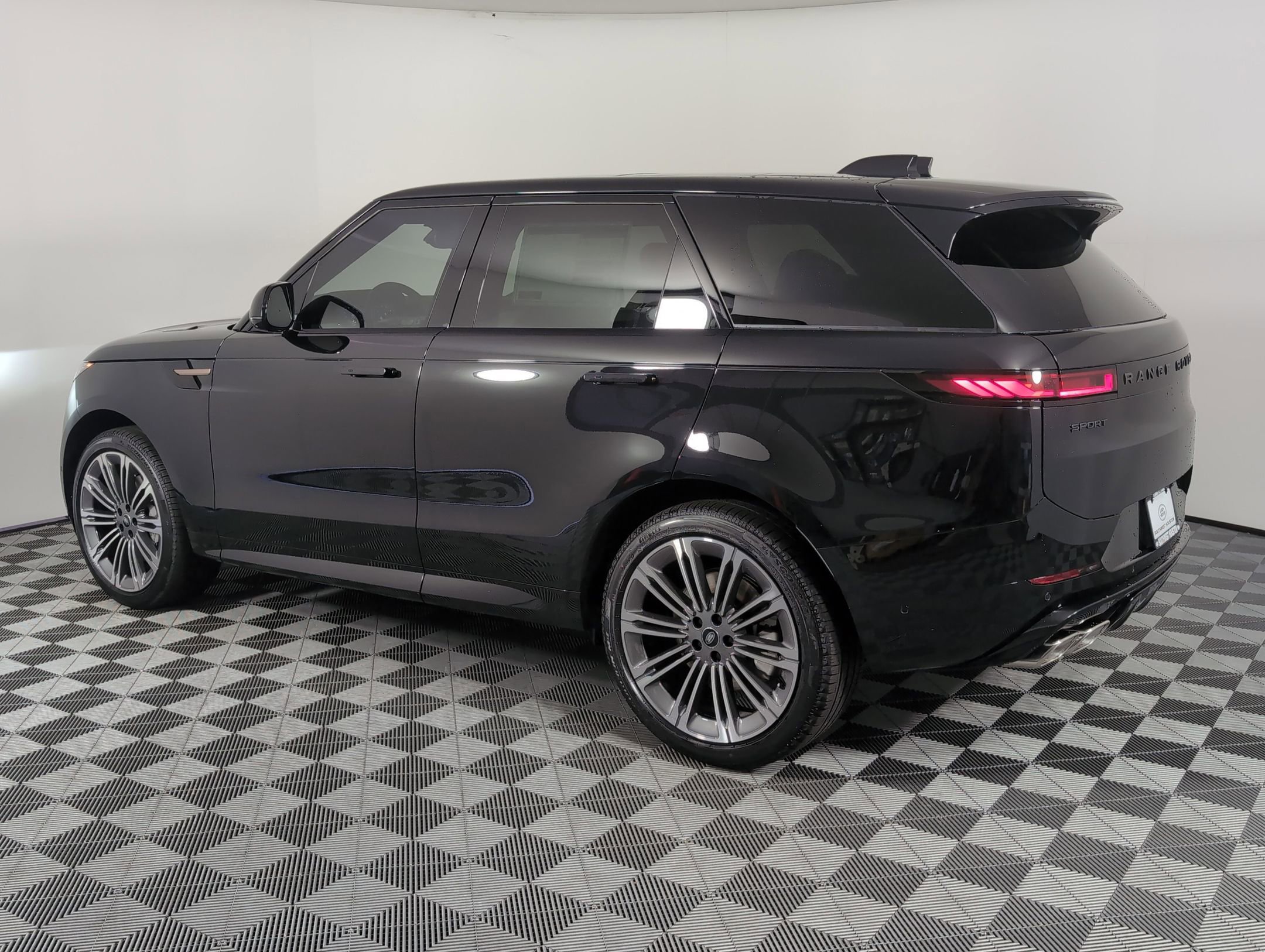 2025 Land Rover Range Rover Sport P530 Dynamic SE photo 2