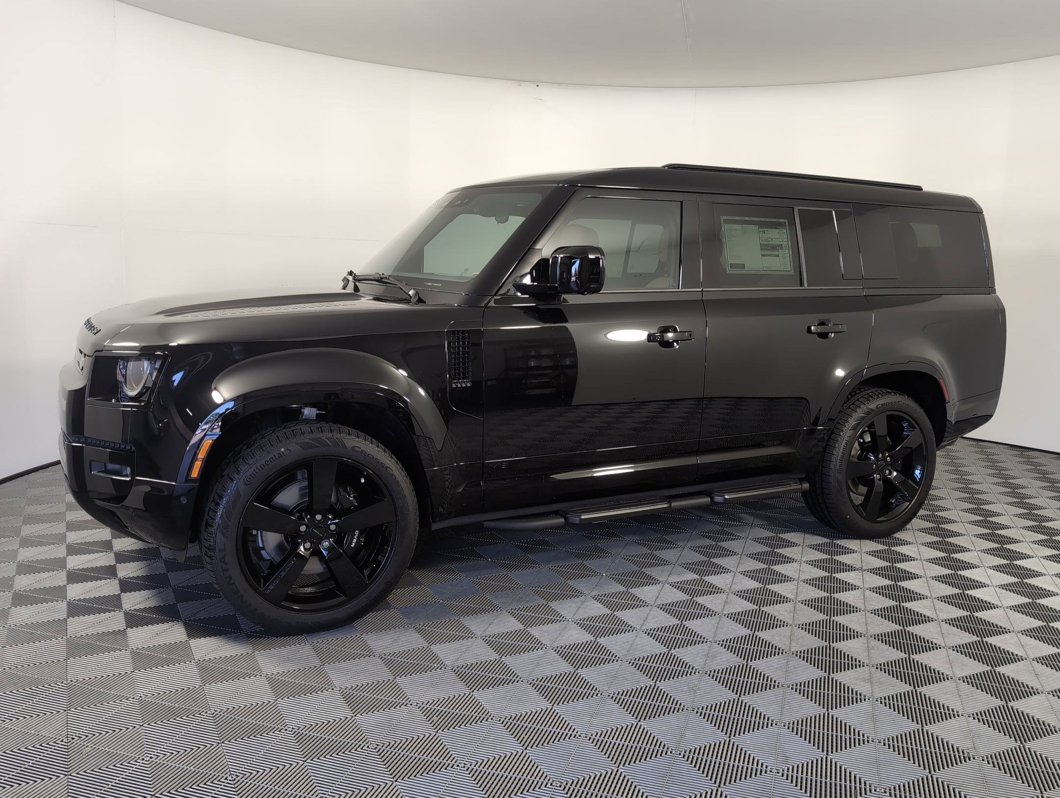 2026 Land Rover Defender V8's photo