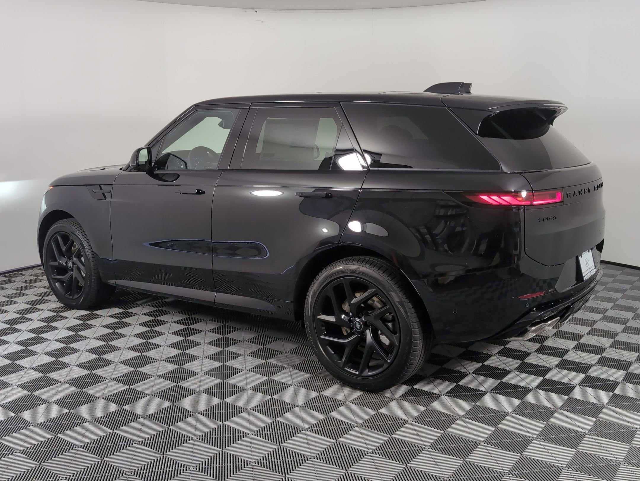 2025 Land Rover Range Rover Sport P530 Dynamic SE photo 3