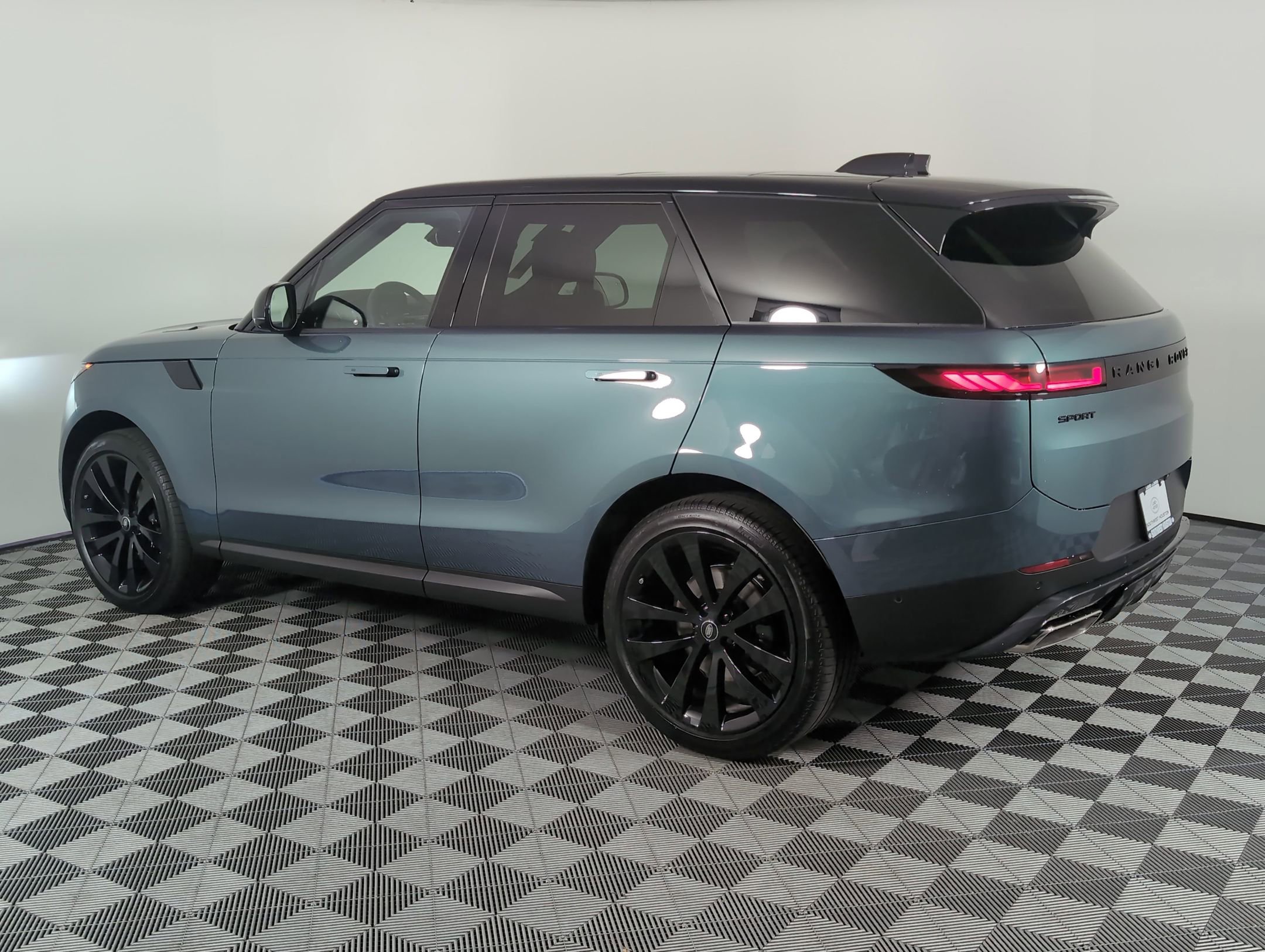 2025 Land Rover Range Rover Sport P360 SE photo 2
