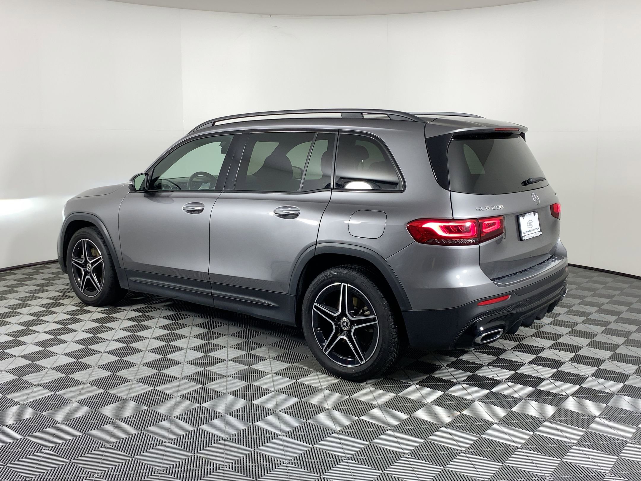 2022 Mercedes Benz GLB 250 photo 3