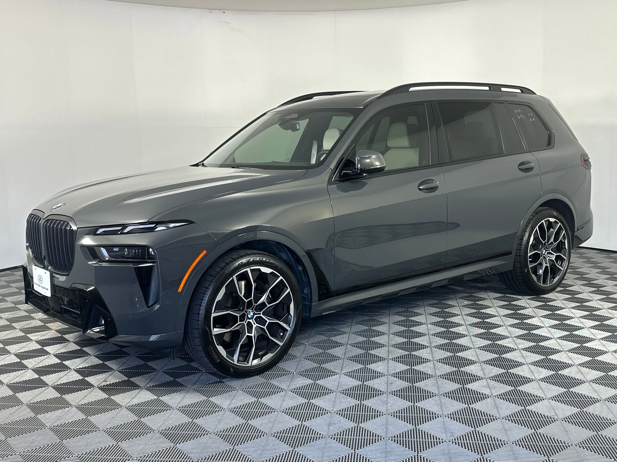 2023 BMW X7 40i's photo