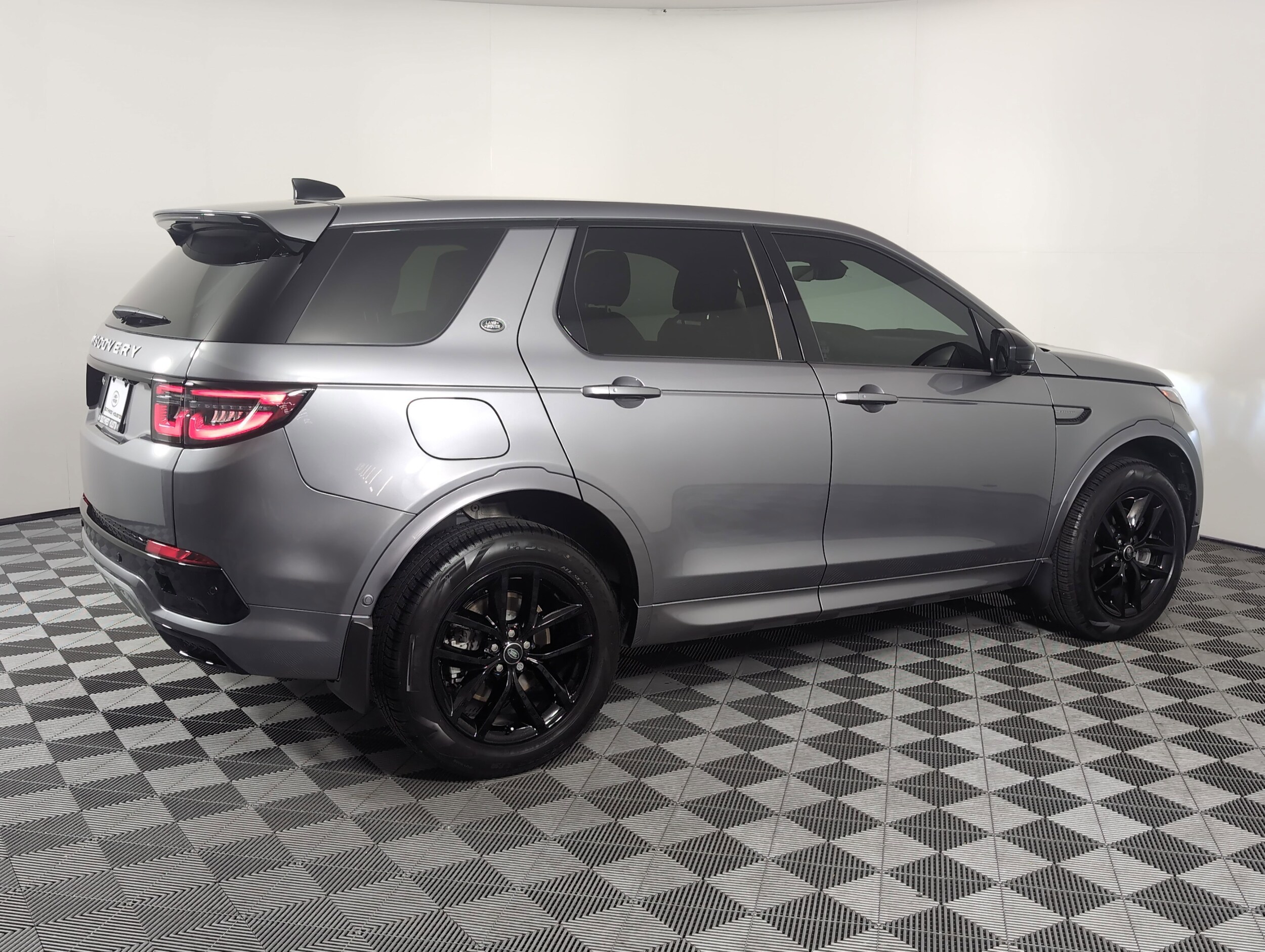 2025 Land Rover Discovery Sport S photo 2