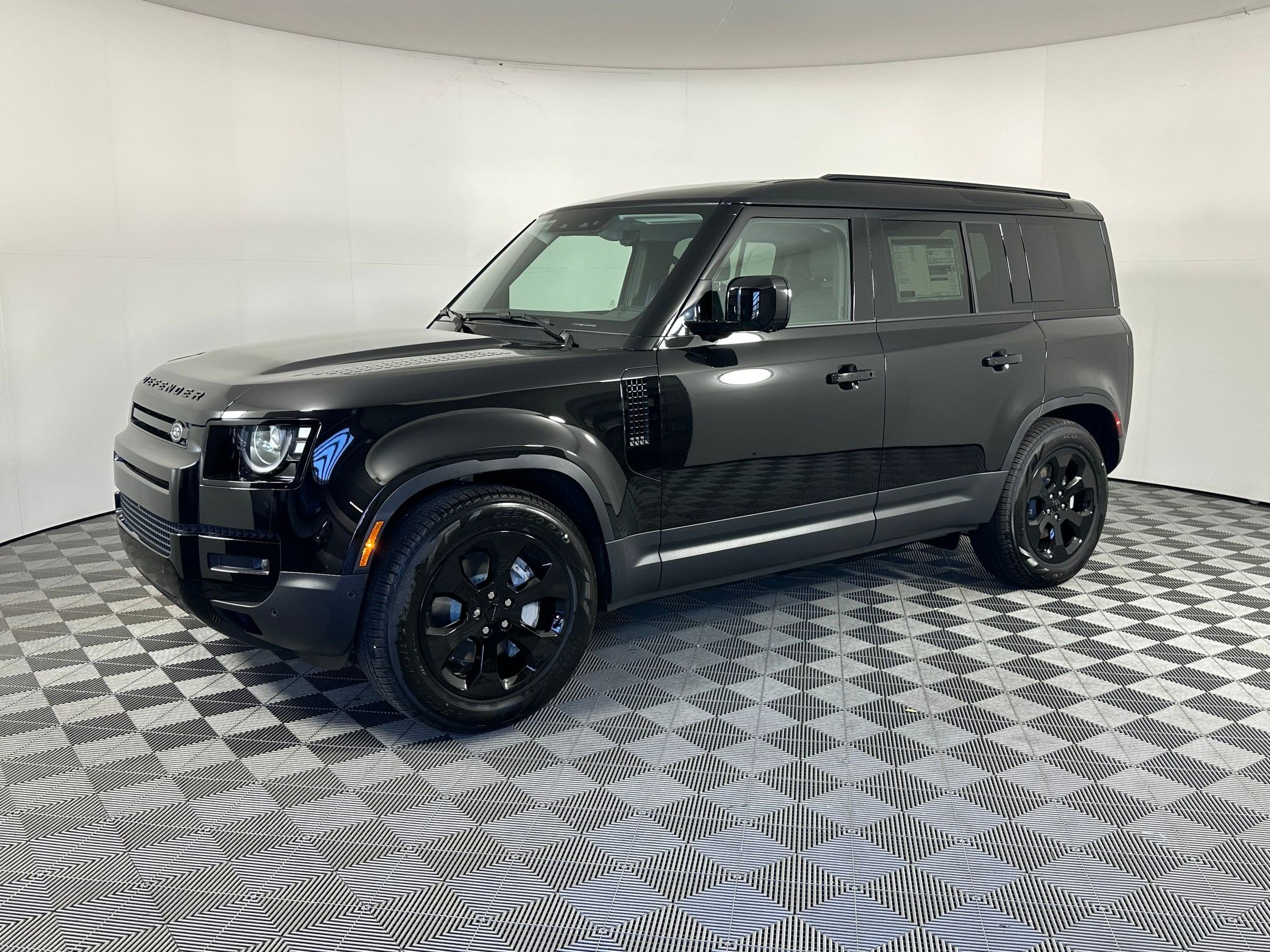 2026 Land Rover Defender S's photo