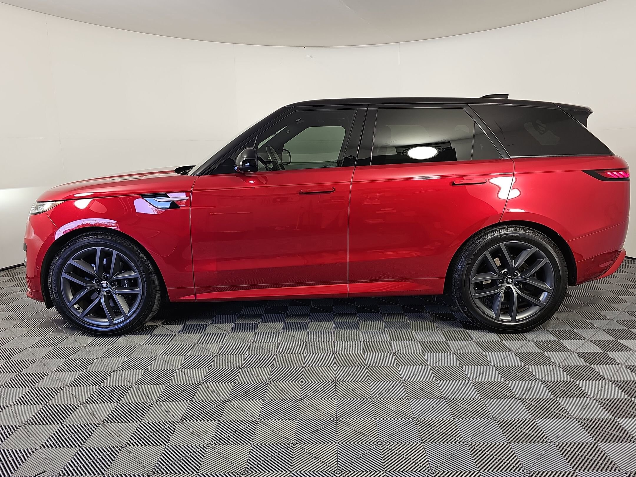 2023 Land Rover Range Rover Sport SE photo 2