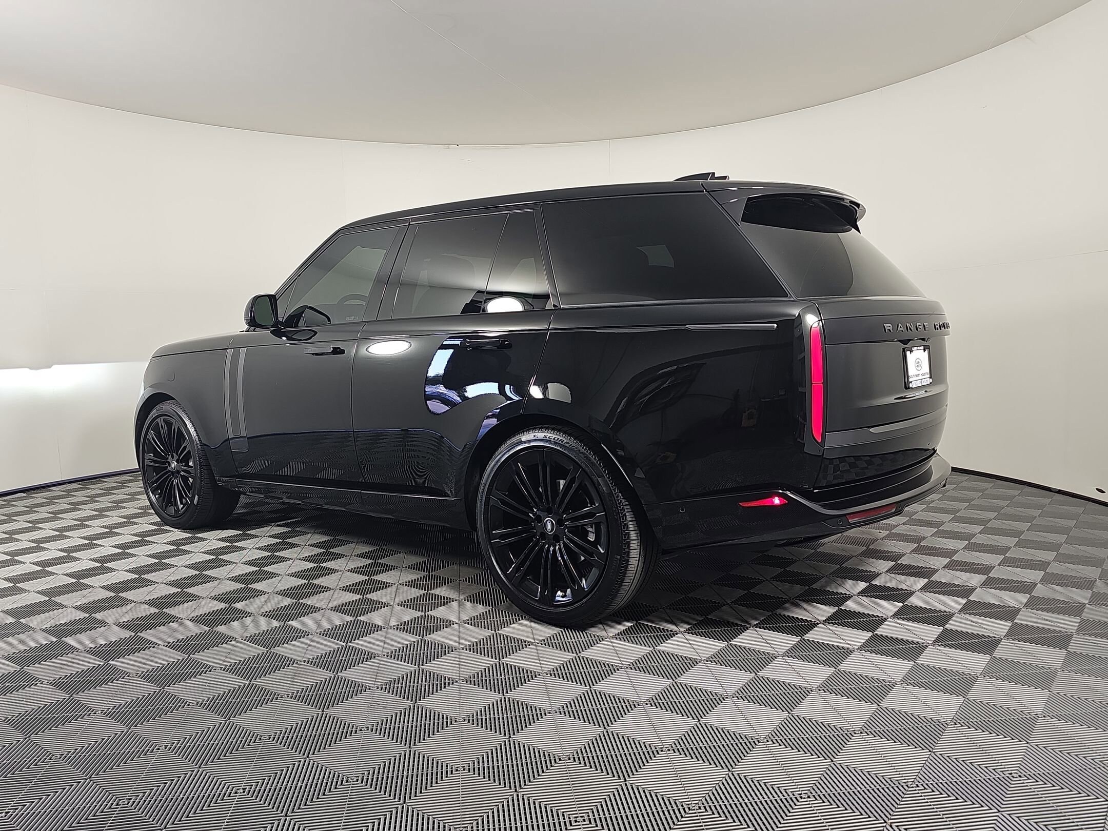 2025 Land Rover Range Rover SE photo 2