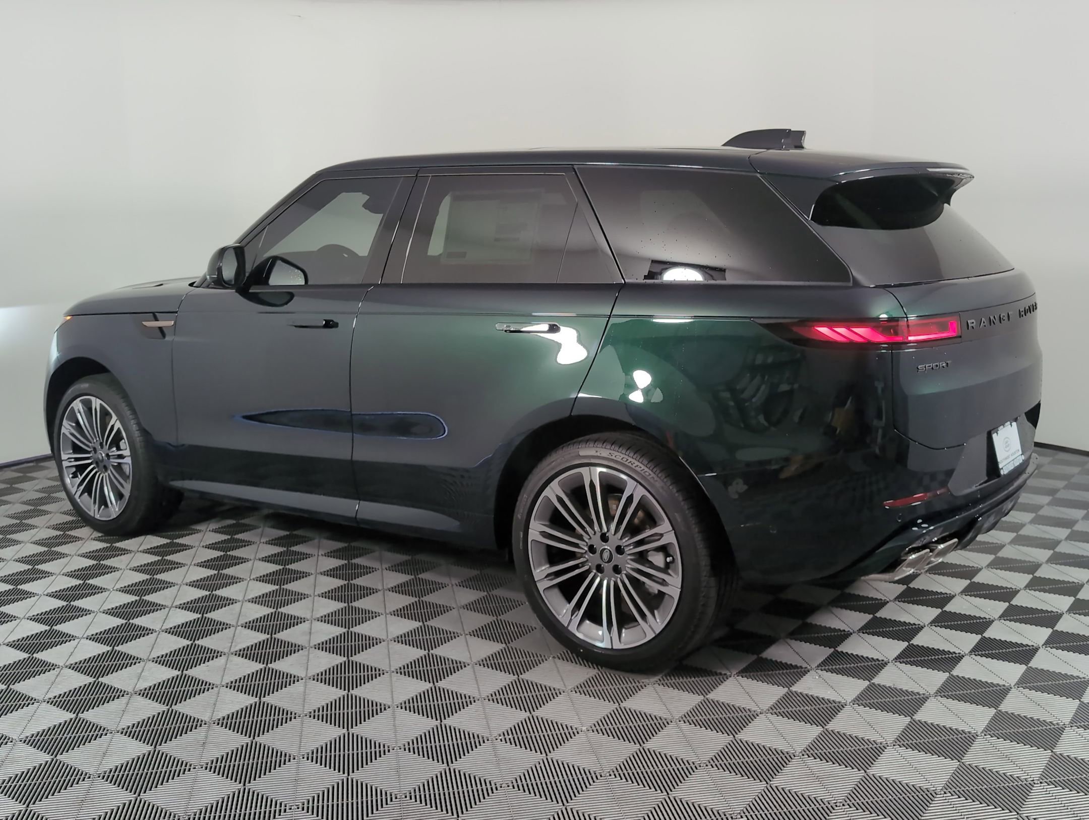 2025 Land Rover Range Rover Sport P530 Dynamic SE photo 2