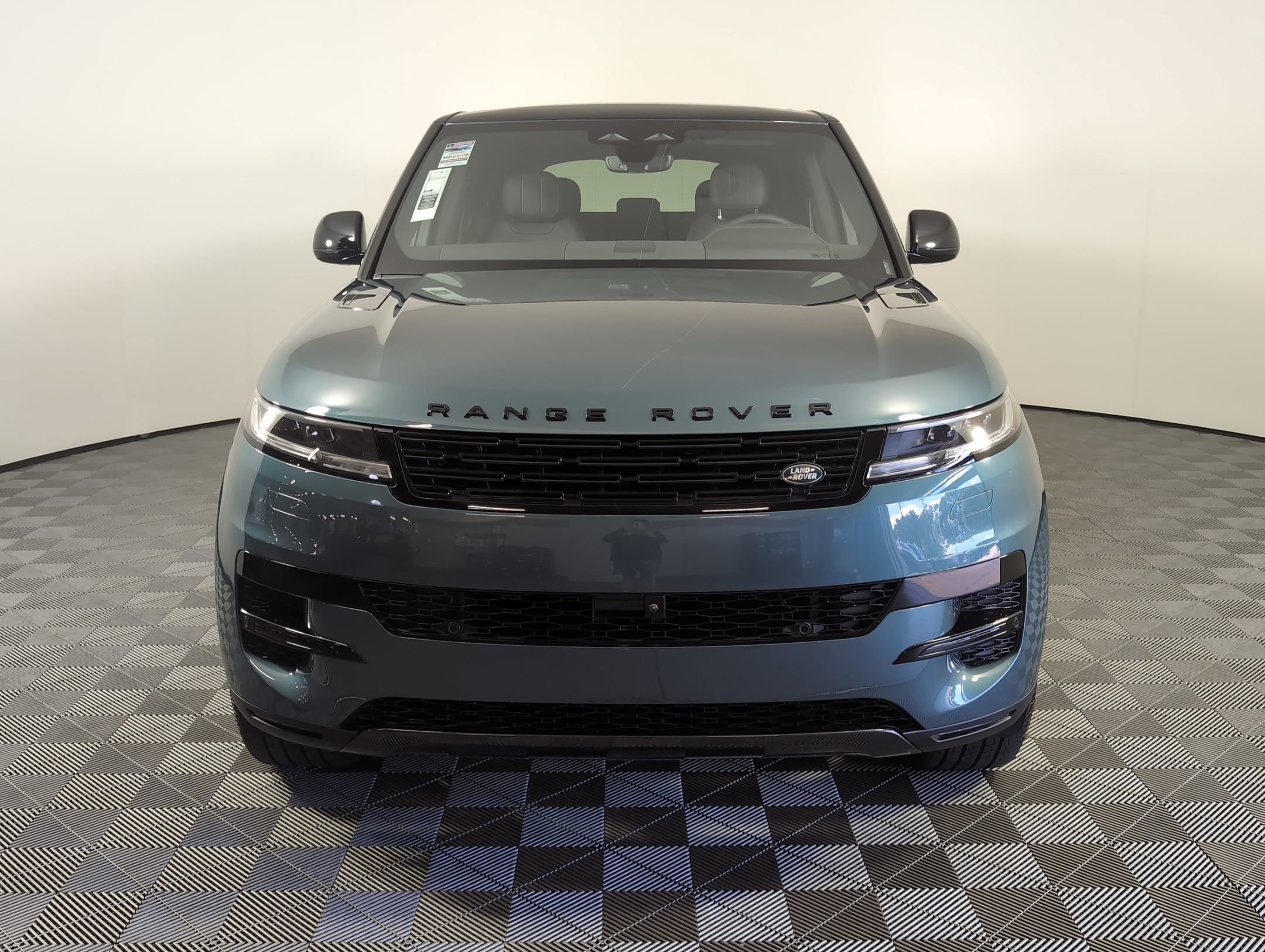 2025 Land Rover Range Rover Sport P360 SE photo 4