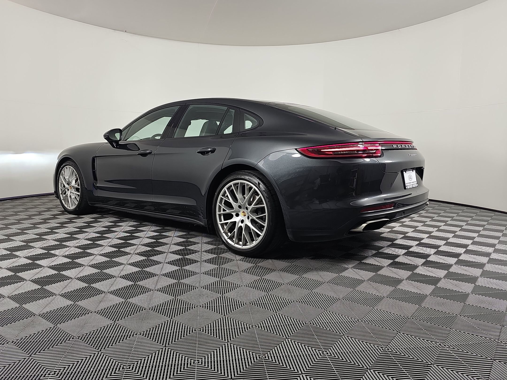 2020 Porsche Cayenne photo 3