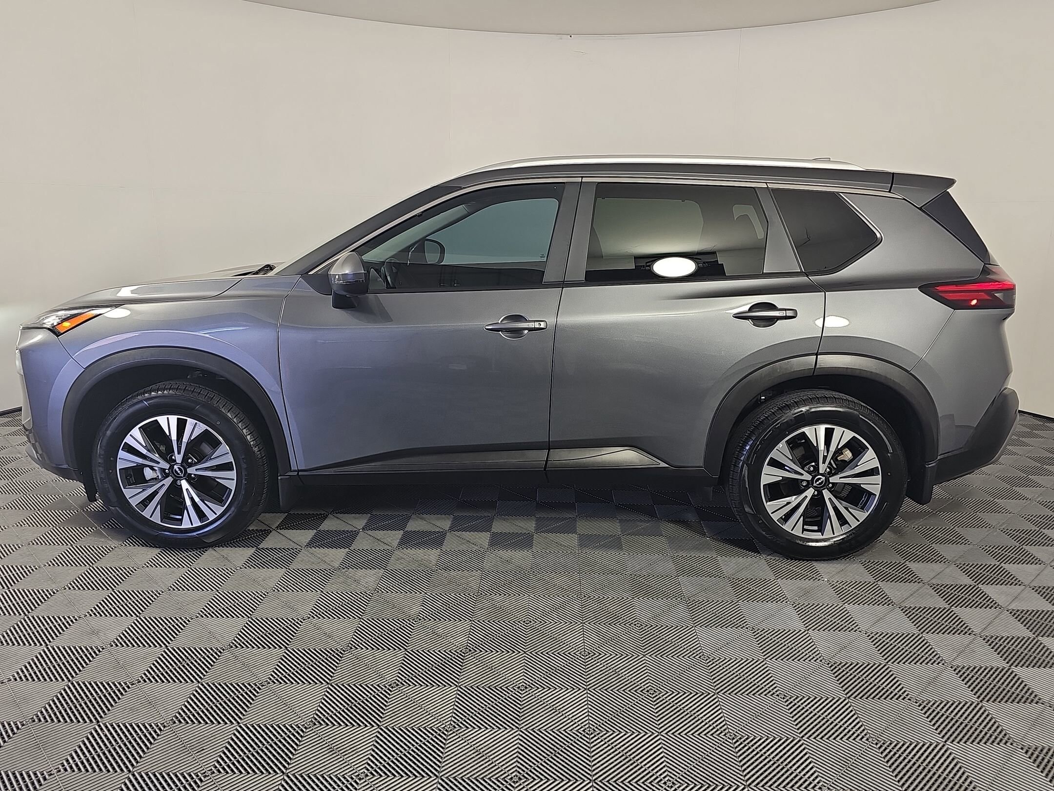 2023 Nissan Rogue SV photo 2