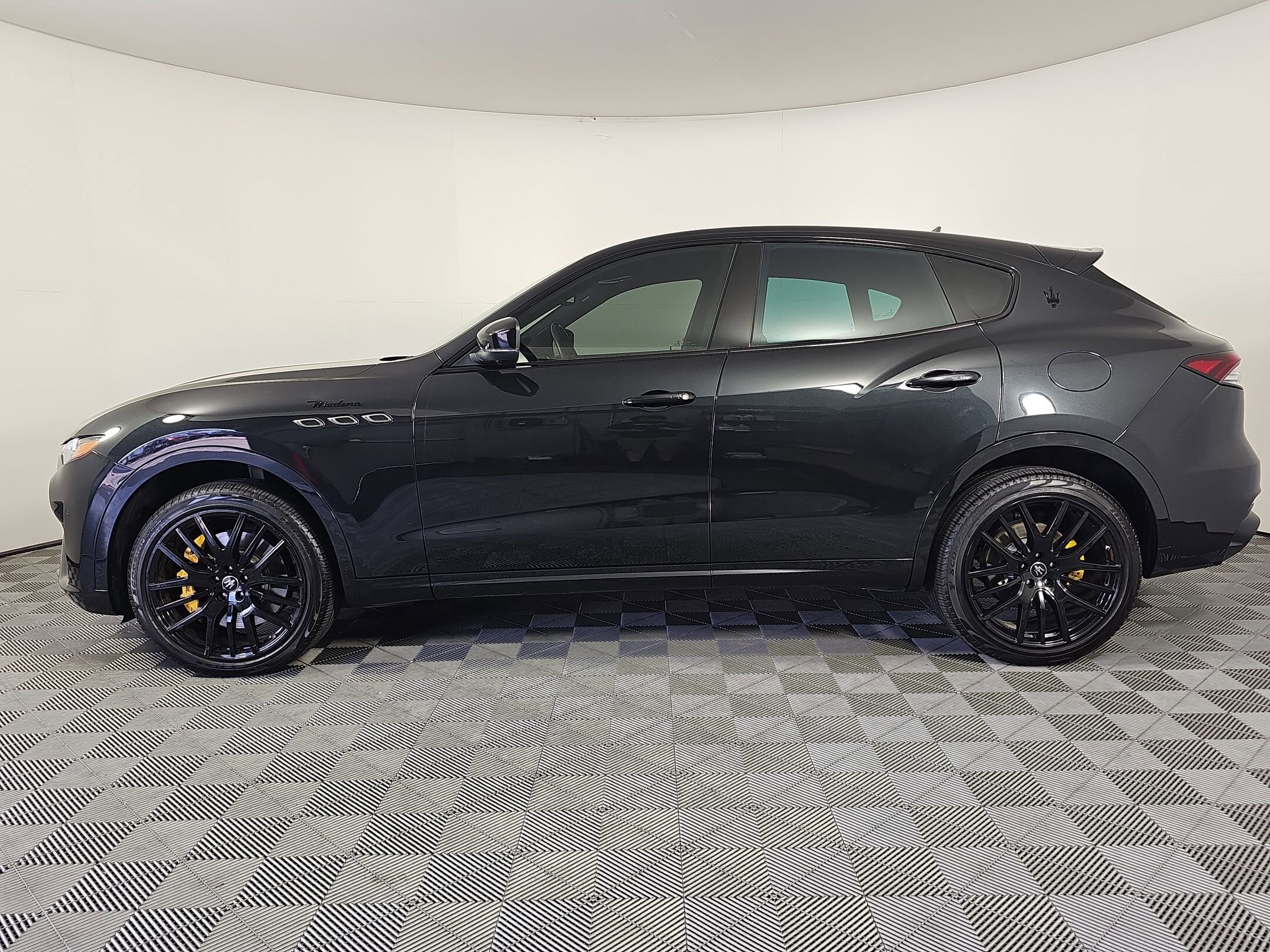 2023 Maserati Levante Modena S photo 2