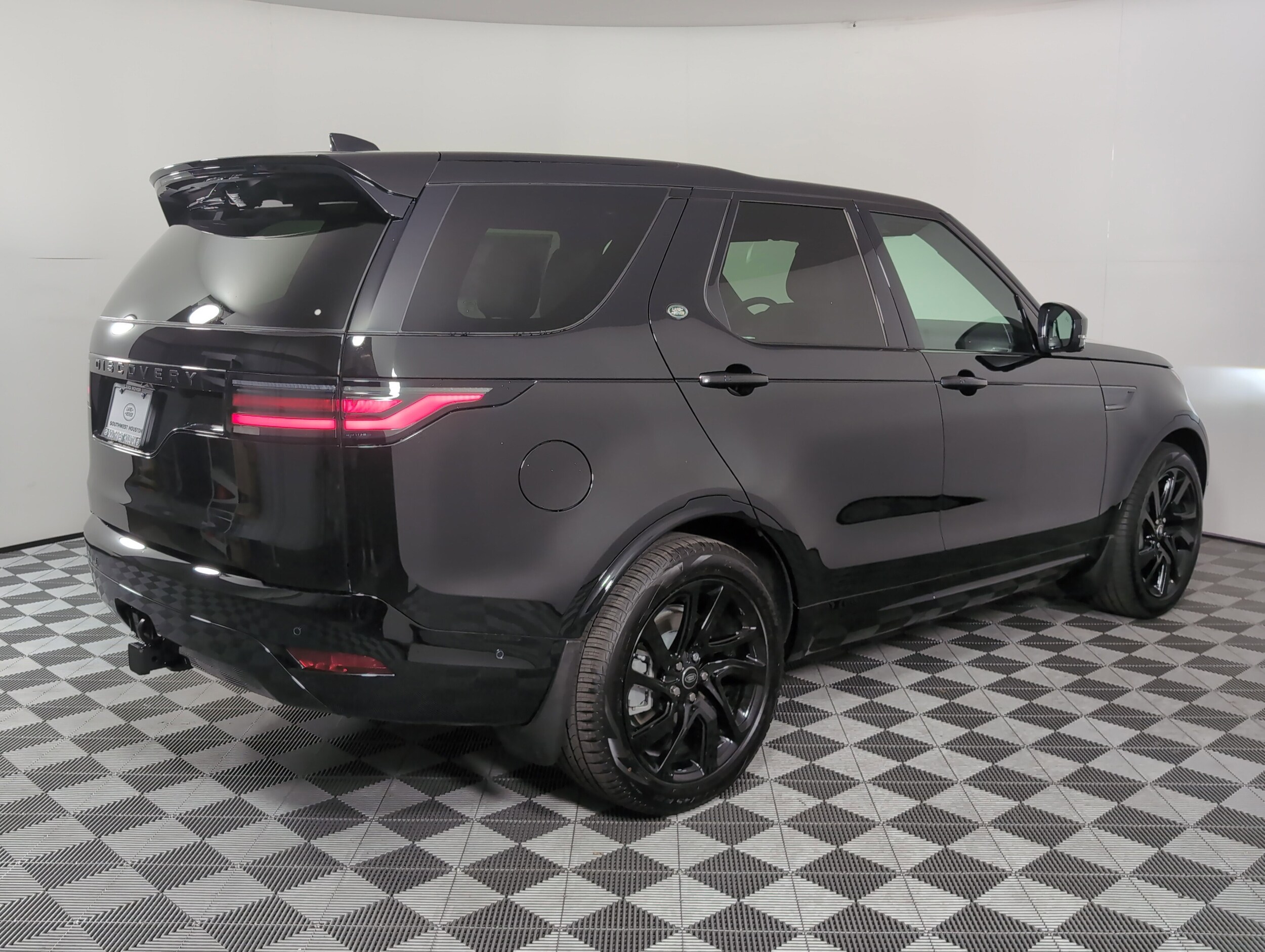 2025 Land Rover Discovery SE photo 2