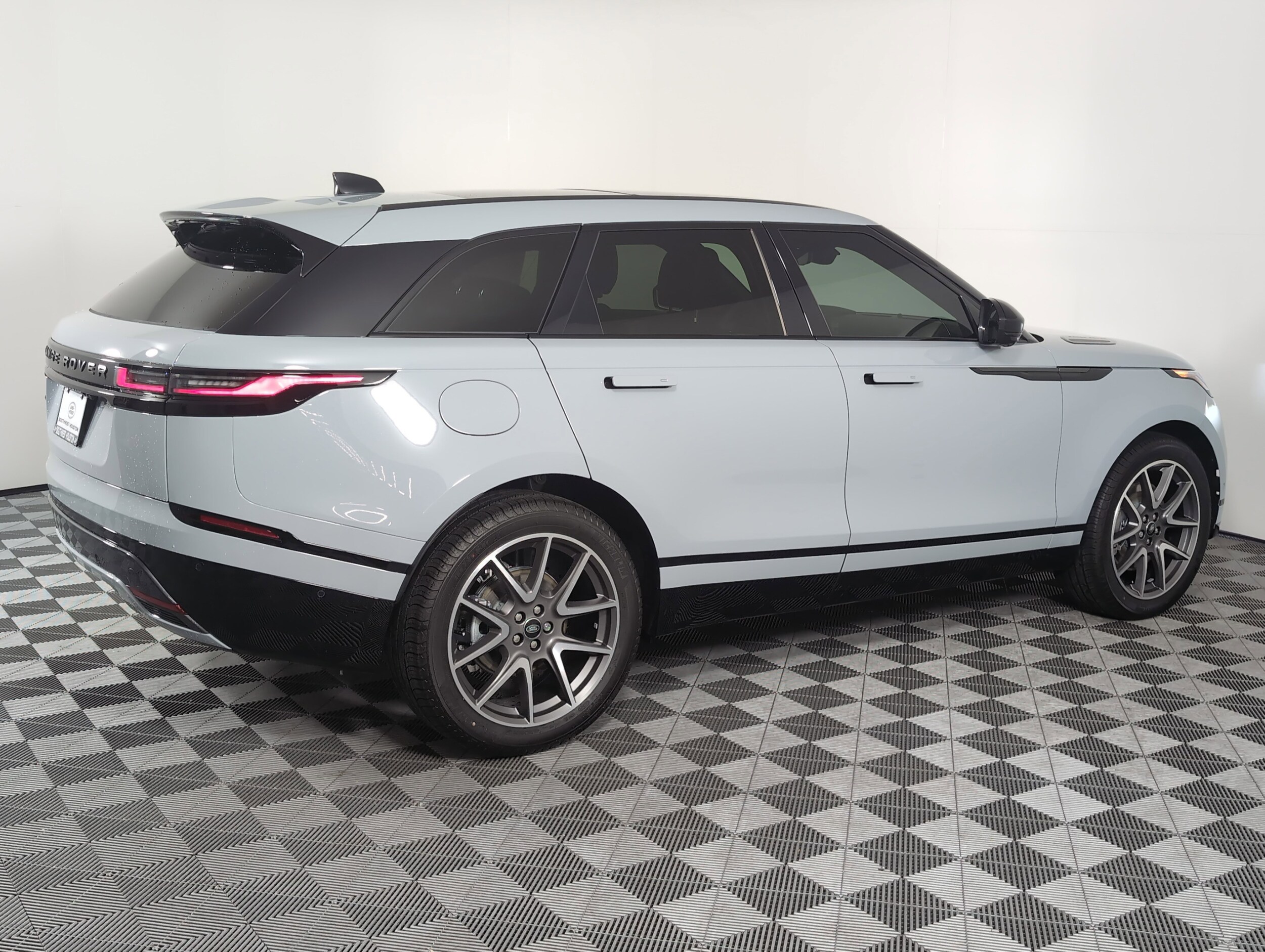 2026 Land Rover Range Rover Velar SE photo 2