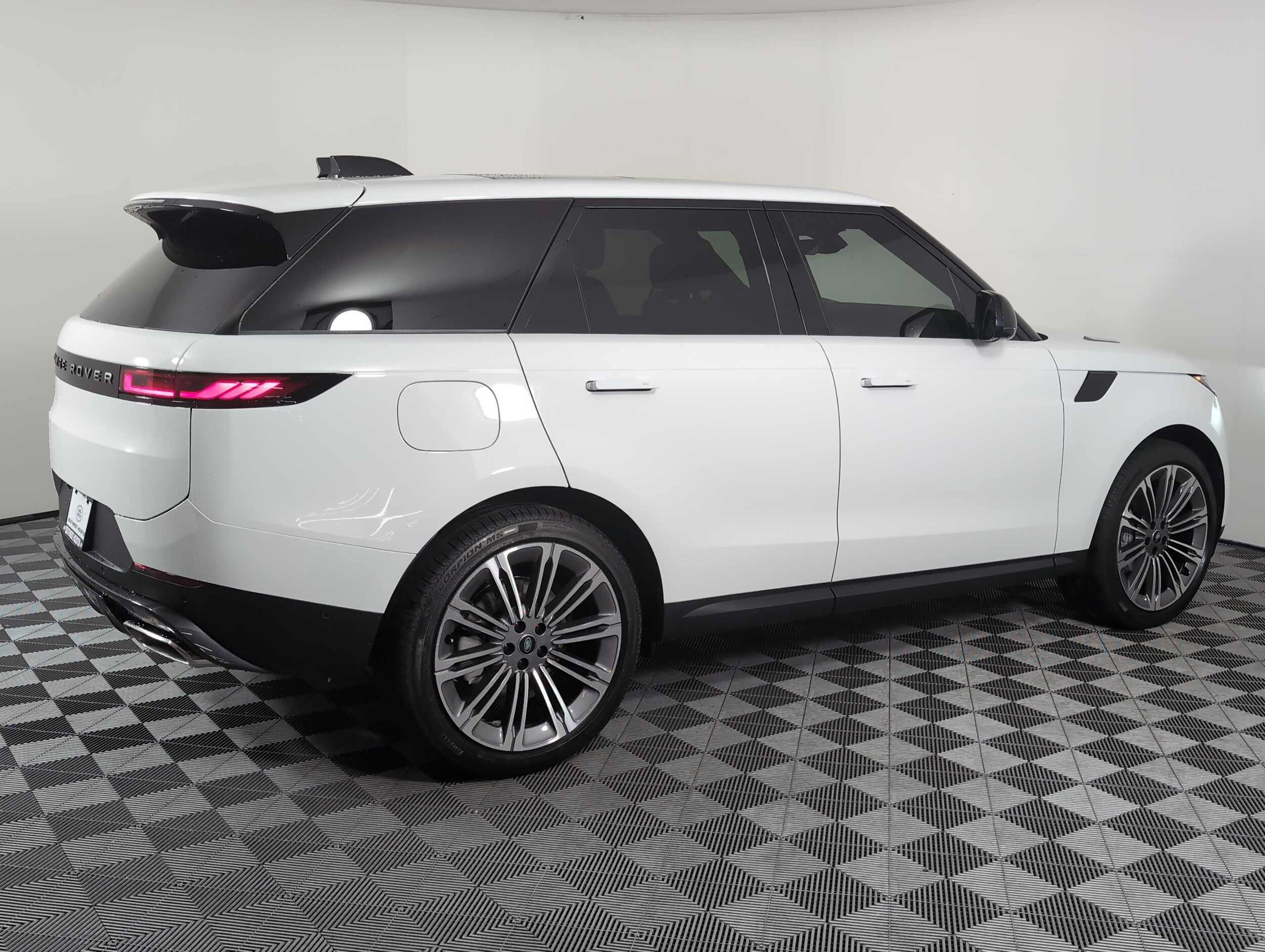 2025 Land Rover Range Rover Sport SE photo 2