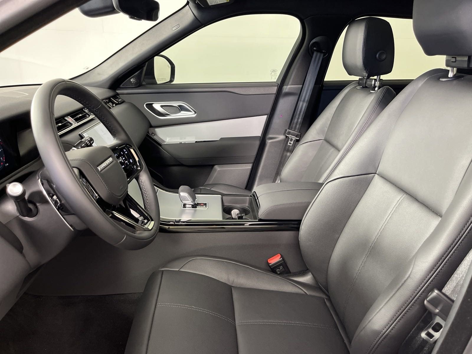 2025 Land Rover Range Rover Velar P250 S photo 3