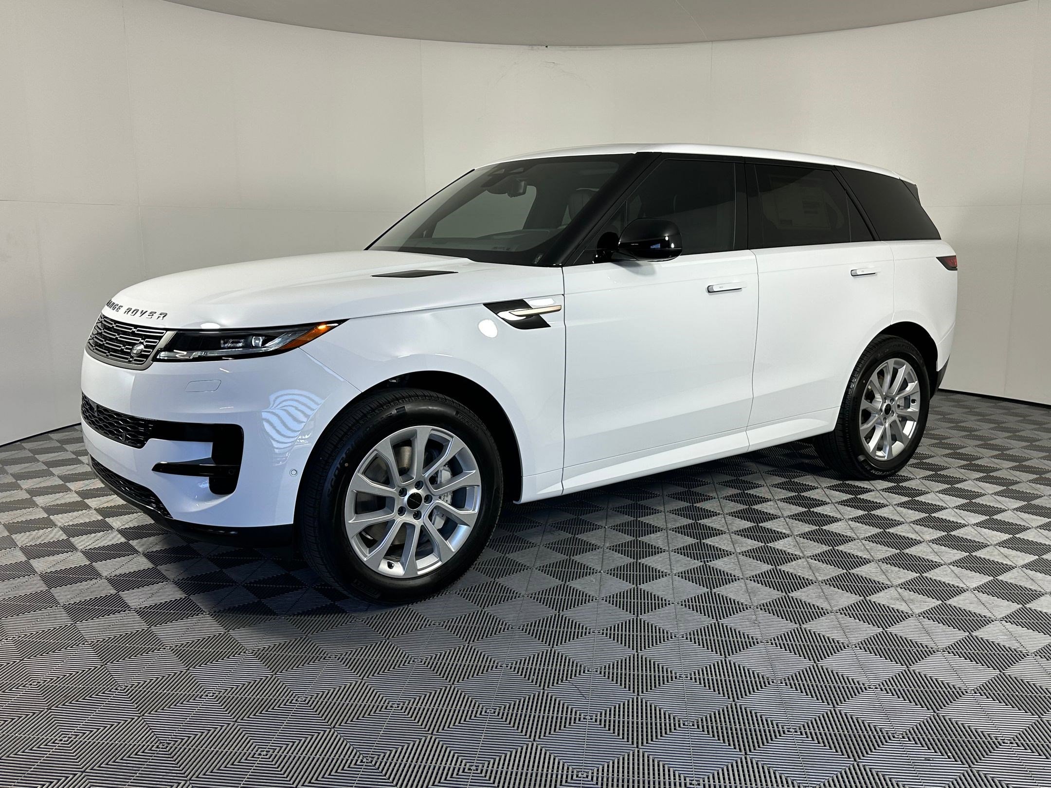 2026 Land Rover Range Rover Sport SE's photo