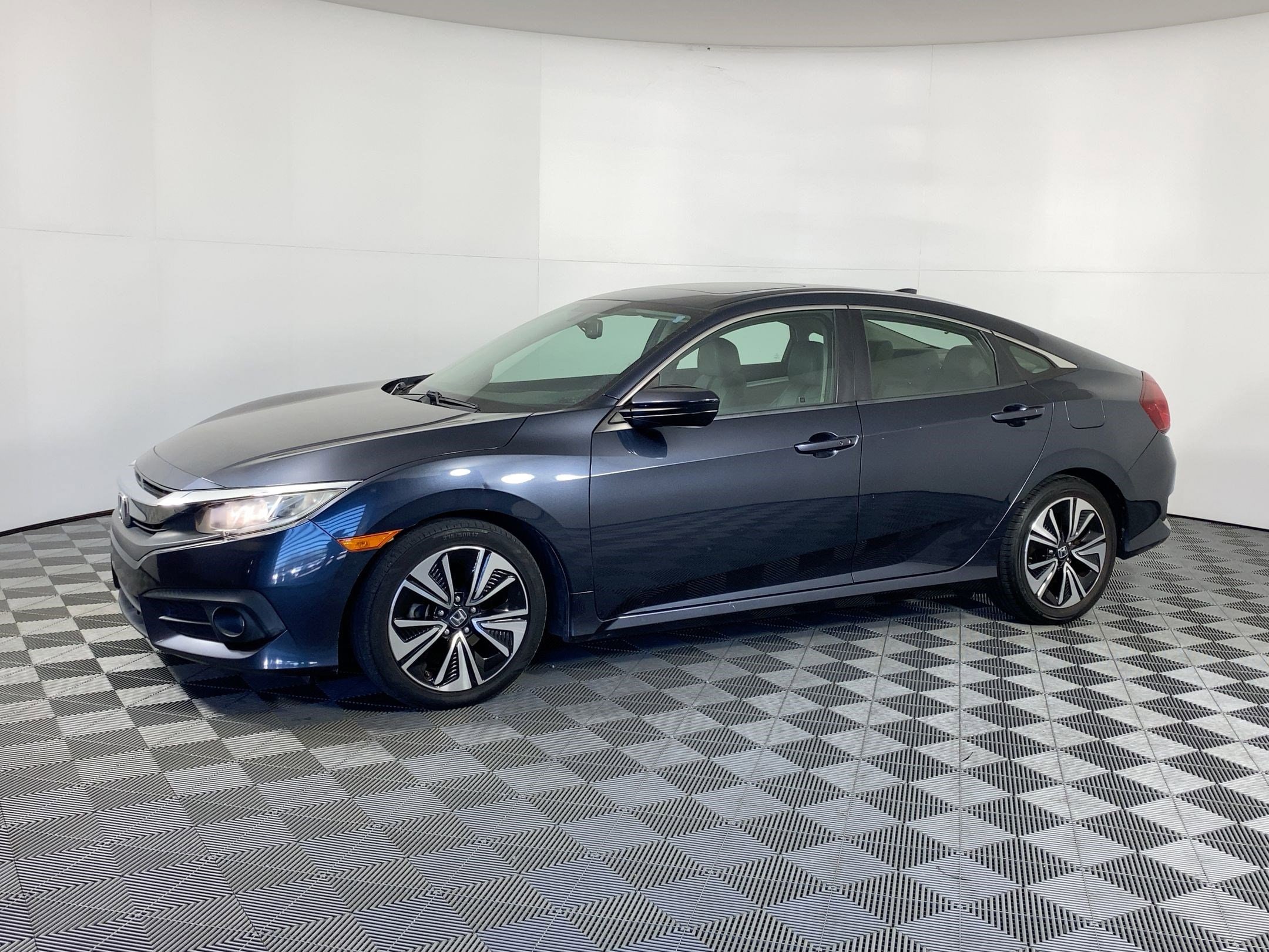 2017 Honda Civic EX-L's photo