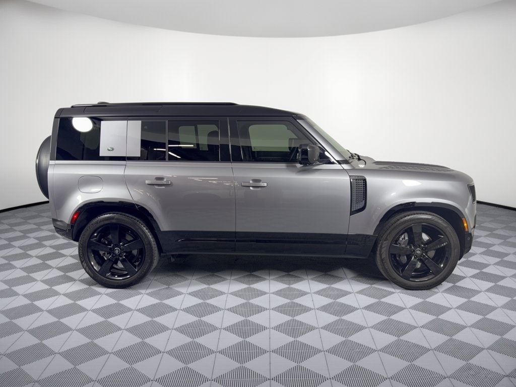 2024 Land Rover Defender X-Dynamic SE - Photo 9