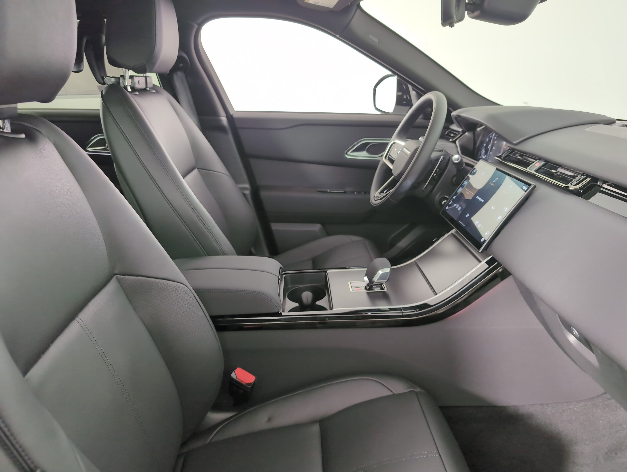 2026 Land Rover Range Rover Velar S photo 3