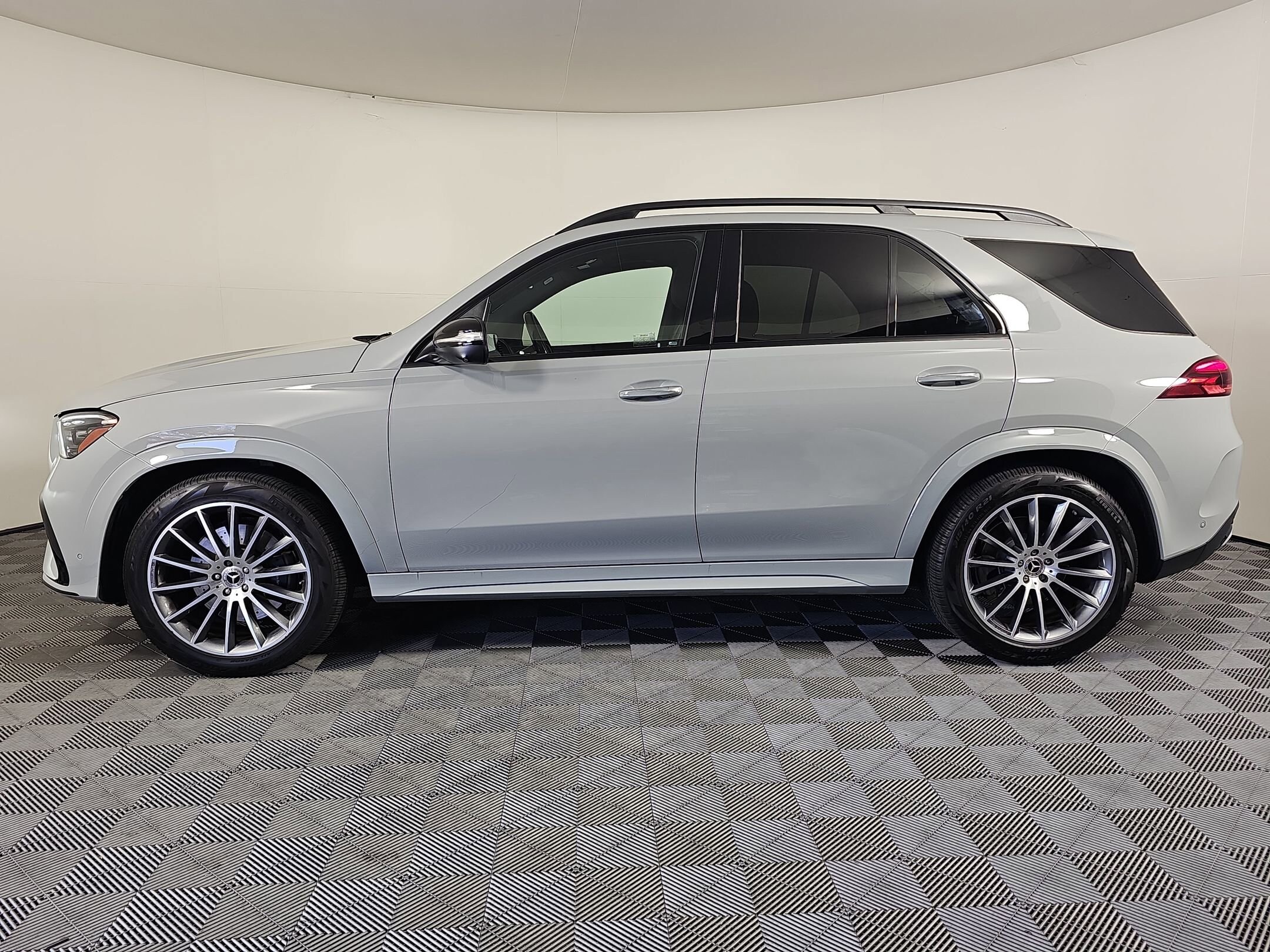2024 Mercedes Benz GLE 450 photo 2