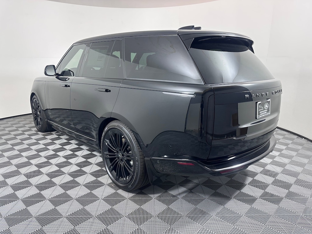 New 2025 Land Rover Range Rover P400 SE SUV
