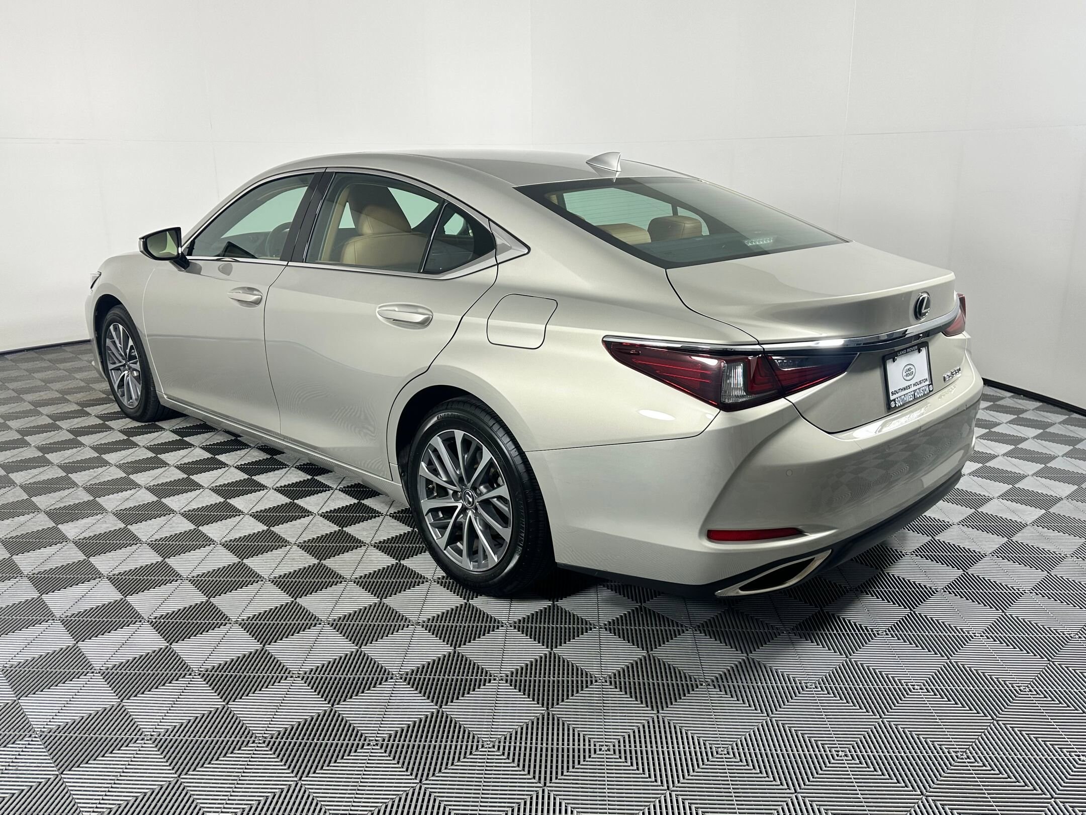 2022 Lexus ES 350 photo 3