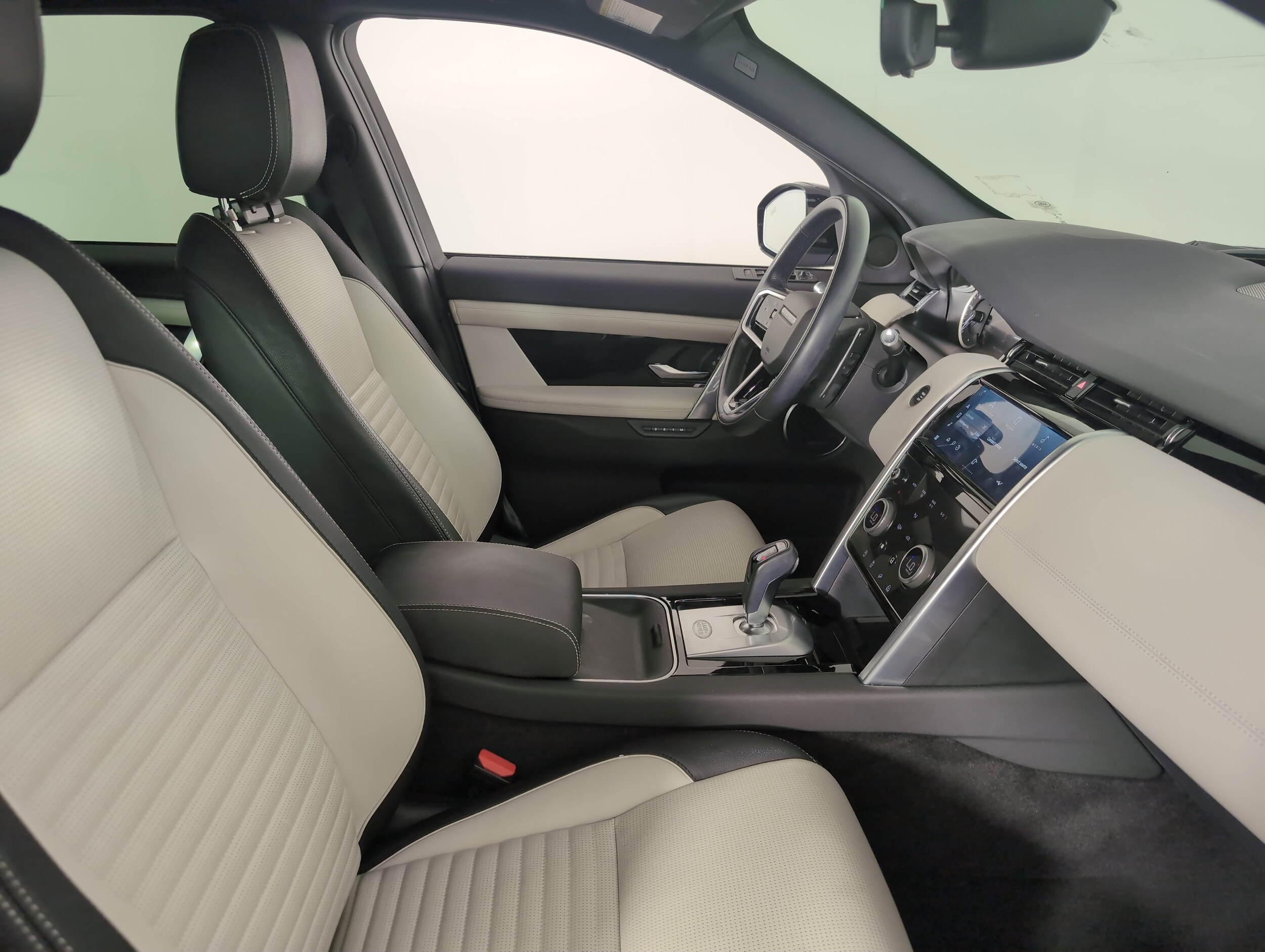 2022 Land Rover Discovery Sport S R-Dynamic photo 3