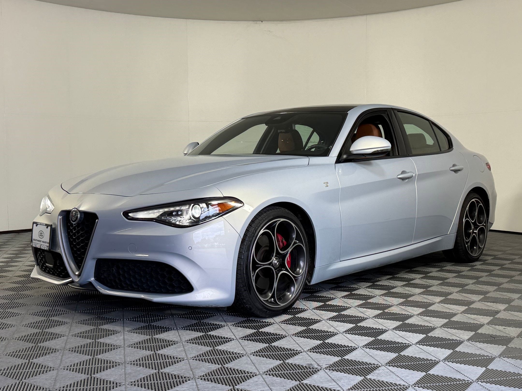 2022 Alfa Romeo Giulia Ti's photo