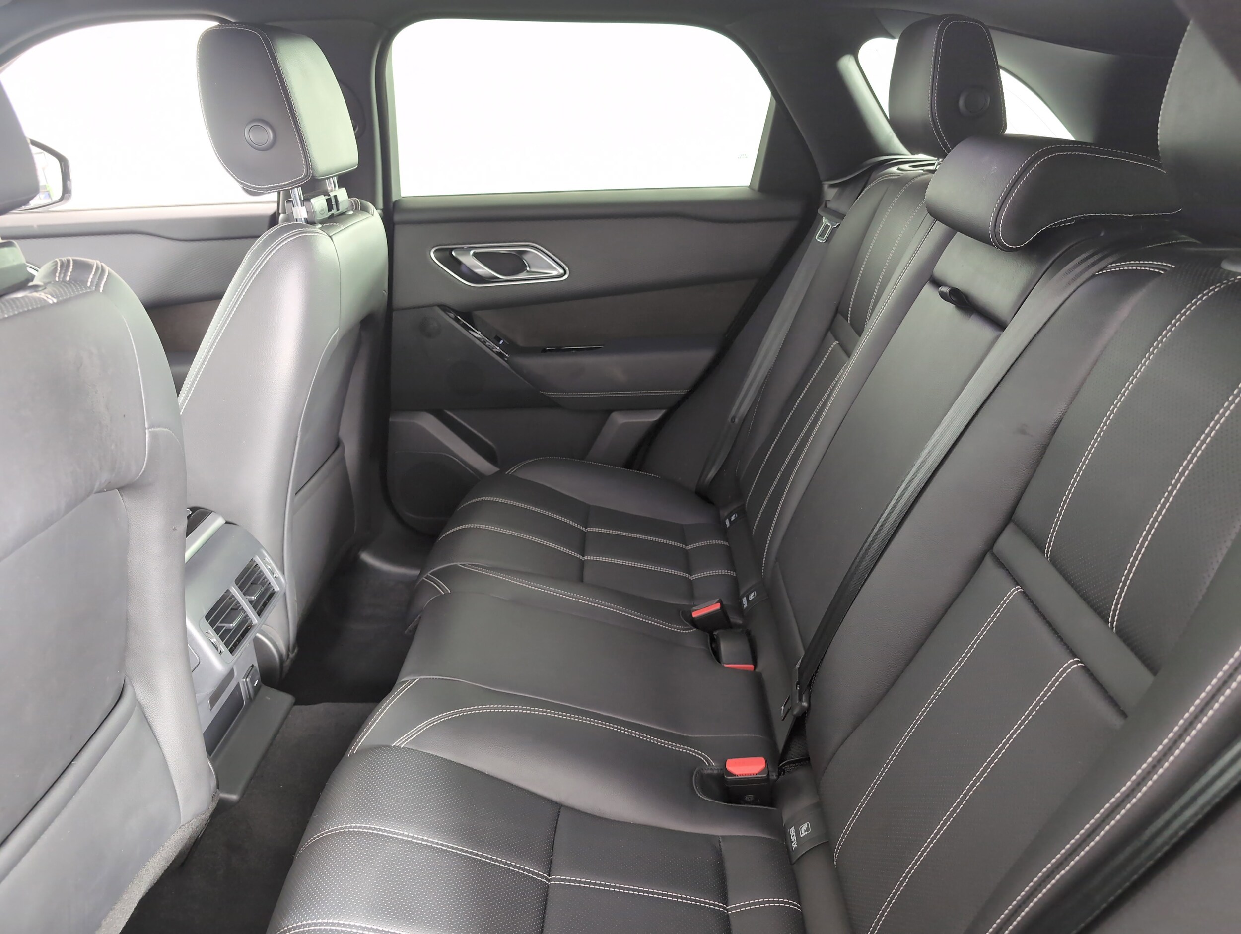 2023 Land Rover Range Rover Velar R-Dynamic S photo 4