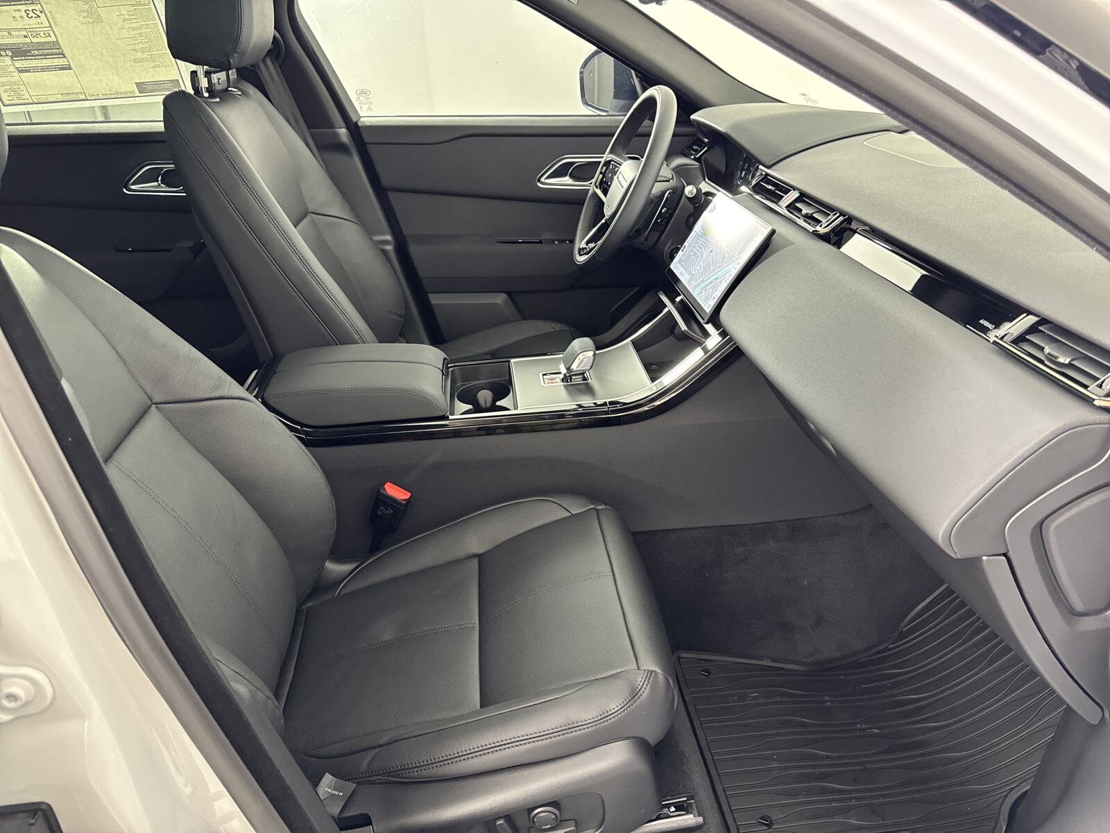 2025 Land Rover Range Rover Velar SE photo 3
