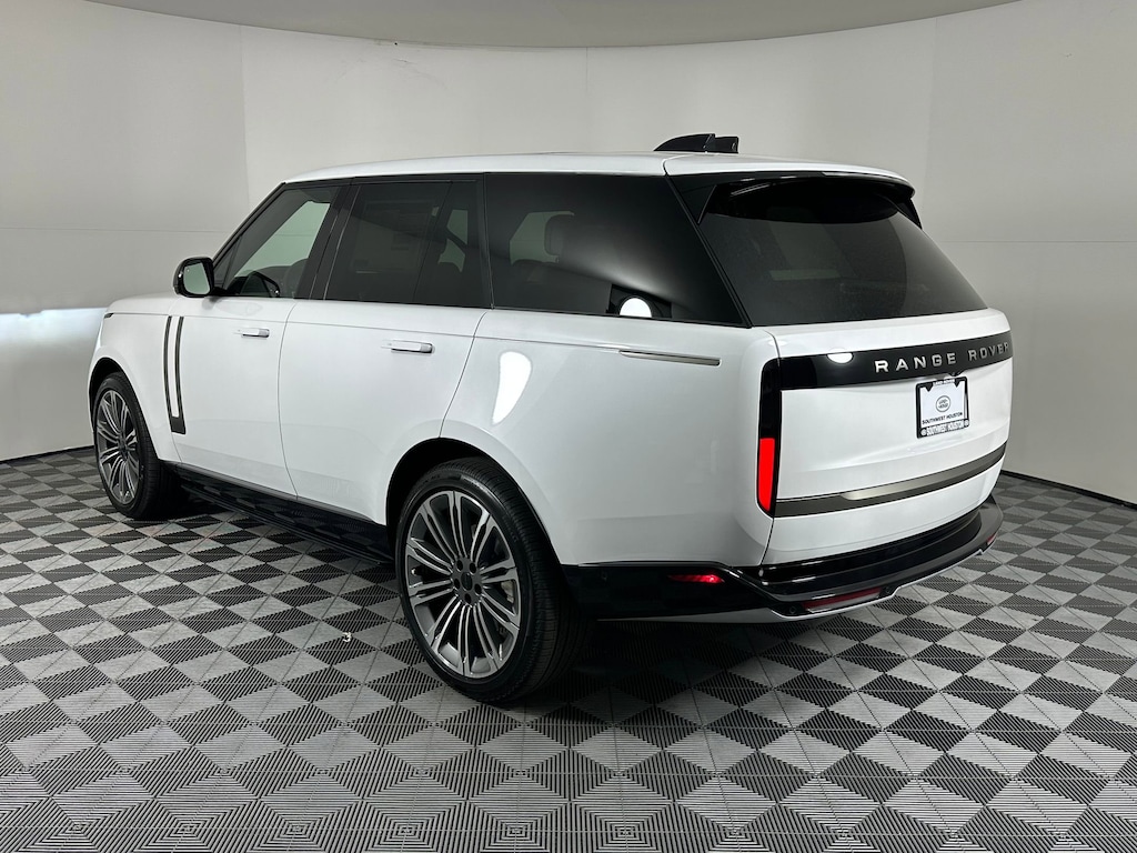 New 2026 Land Rover Range Rover P400 SE SUV