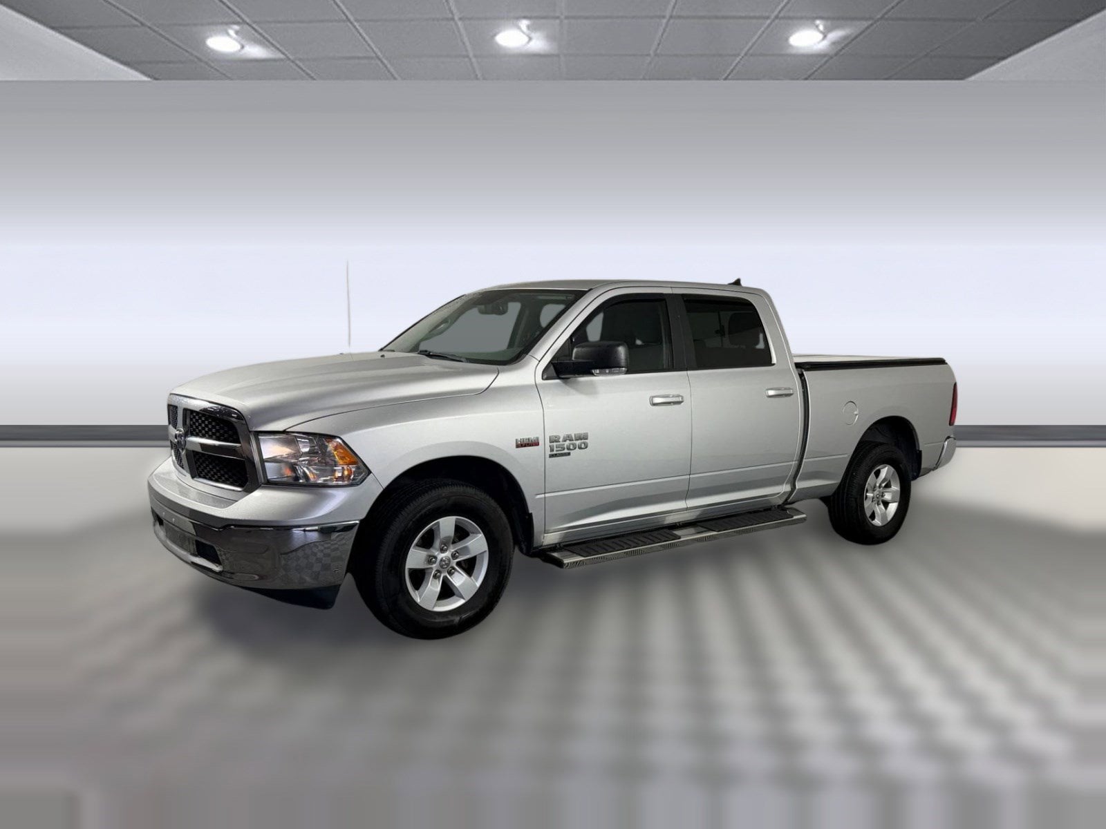 2019 RAM 1500 Classic SLT 4x4 Crew Cab 6'4's photo