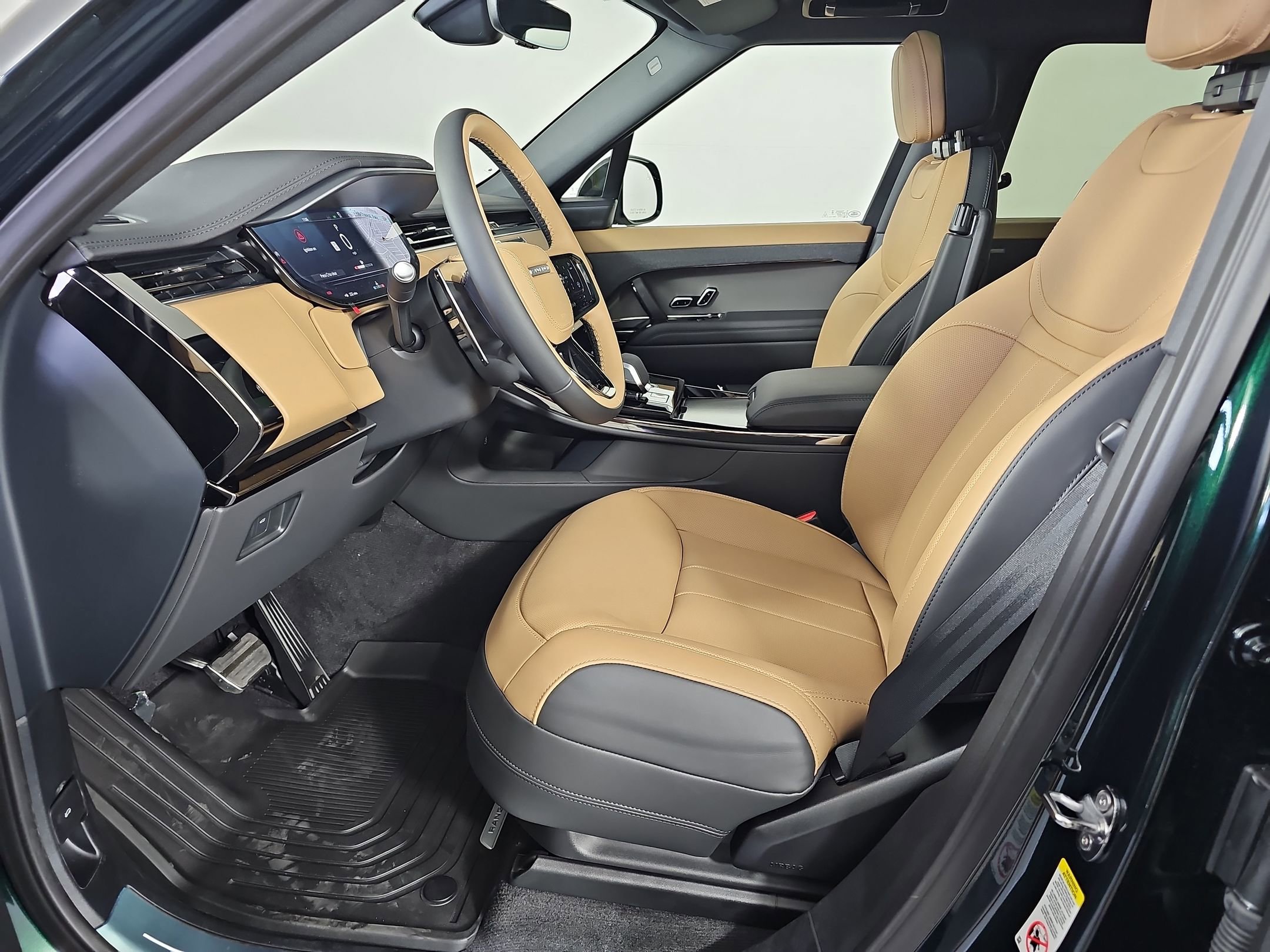 2025 Land Rover Range Rover Sport P400 Dynamic SE photo 3