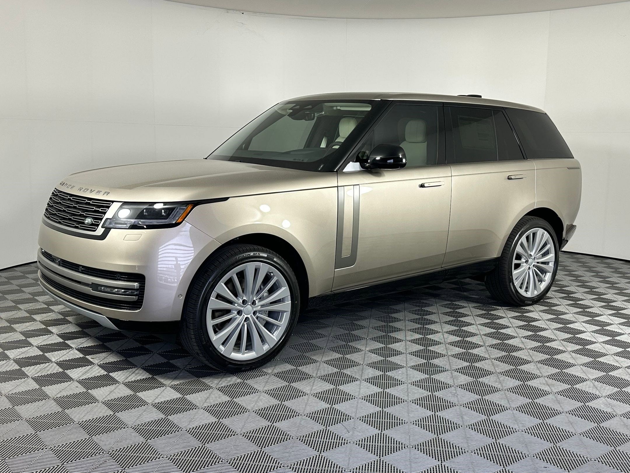 2025 Land Rover Range Rover SE's photo