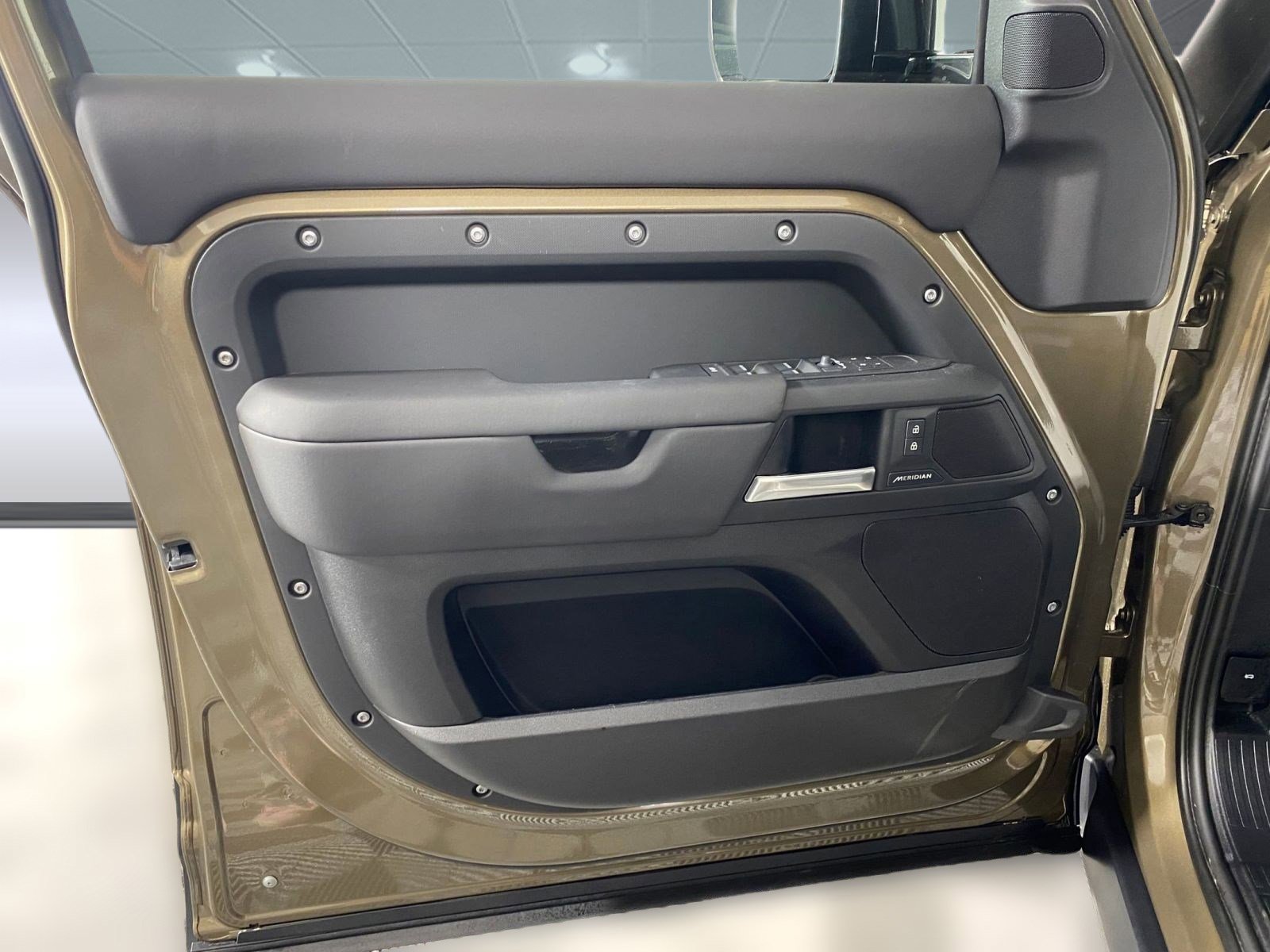 2025 Land Rover Defender S - Photo 24