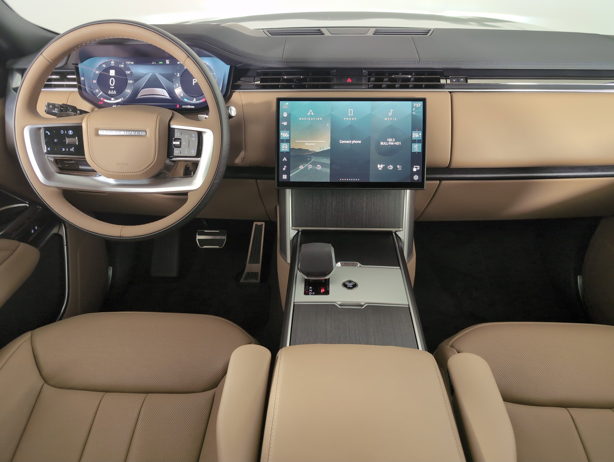 2025 Land Rover Range Rover SE photo 3