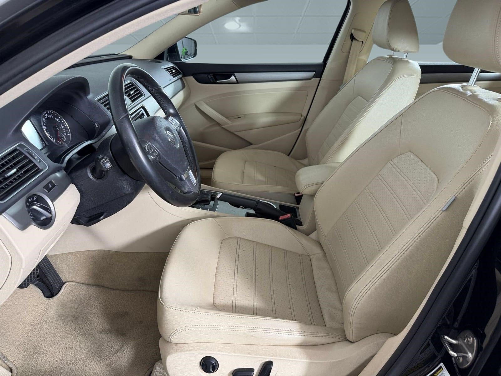 Passat 1.8T SE W/Sunroof & Nav Sedan