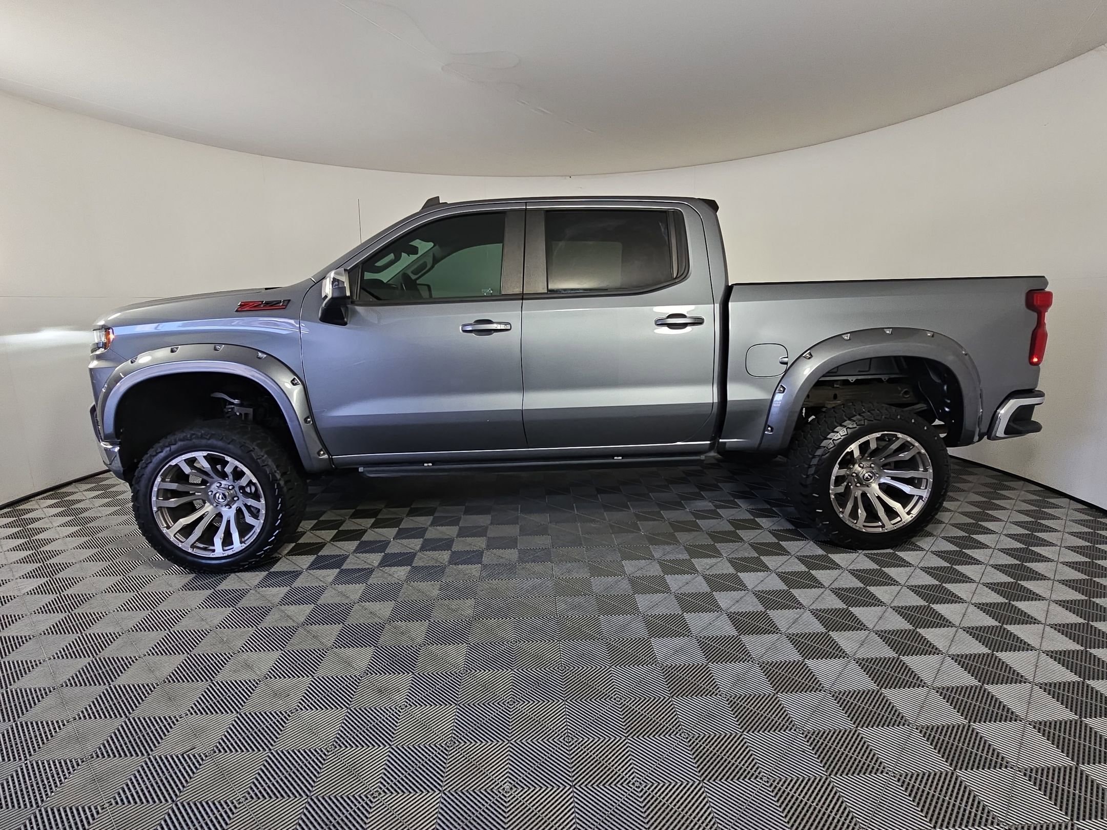 2020 Chevrolet Silverado 1500 LT photo 2