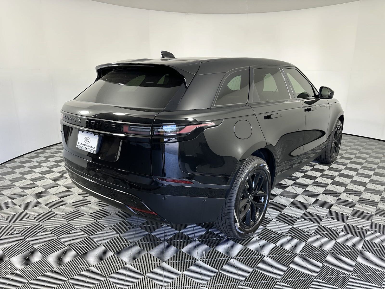 2025 Land Rover Range Rover Velar S photo 2