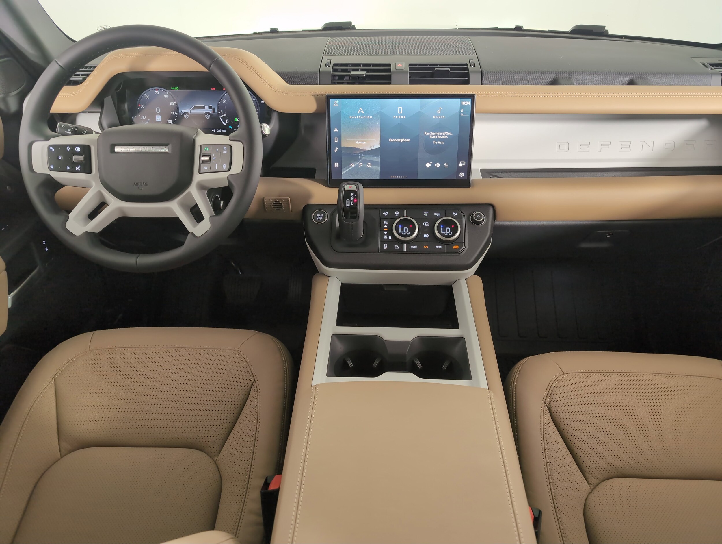2025 Land Rover Defender S photo 4